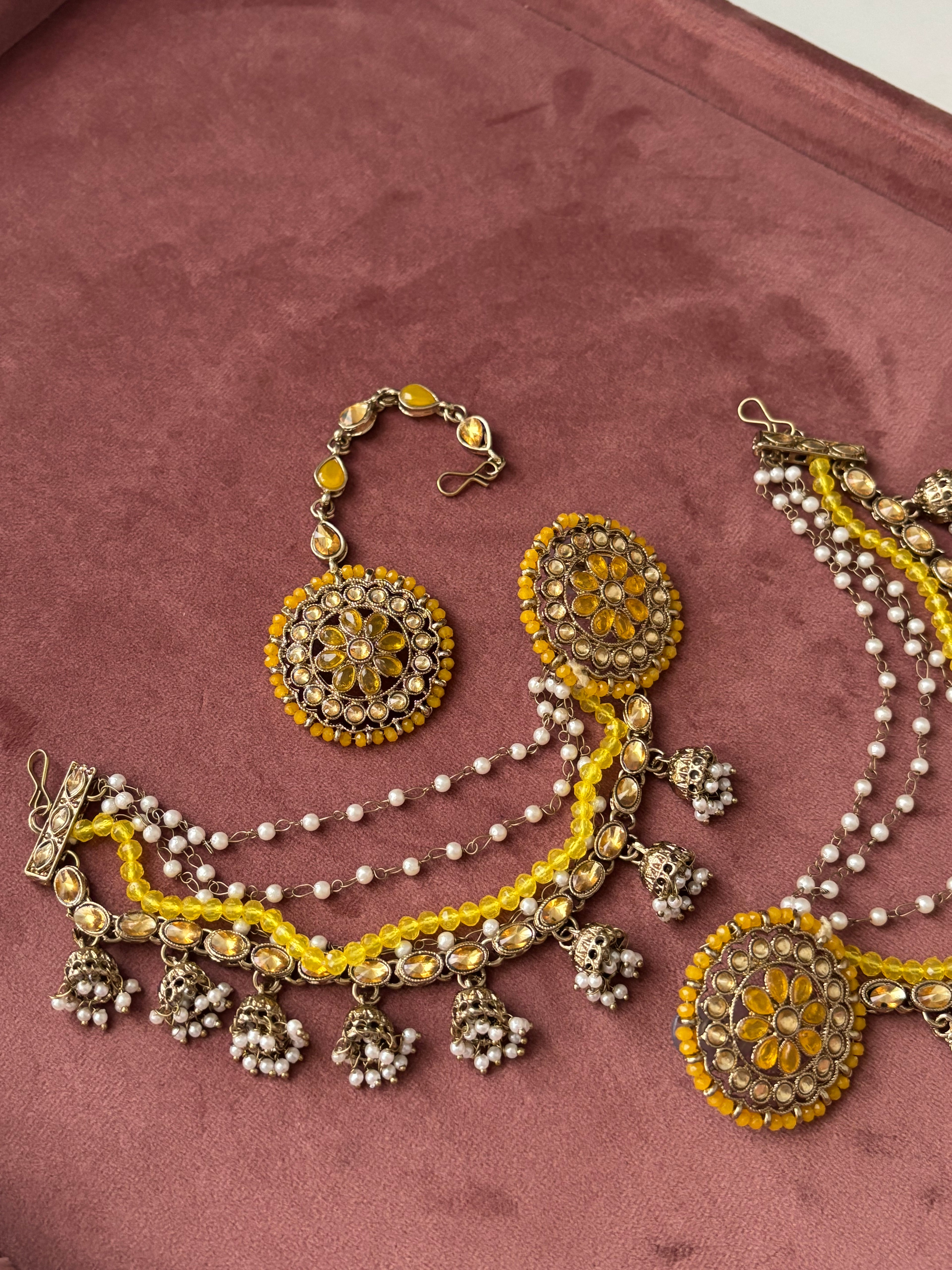 High Quality Designer Round Yellow Mang Tikka With Stud Earrings & Side Layers
