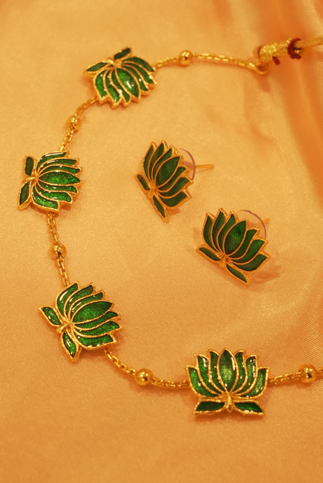 Green Lotus Set With Stud