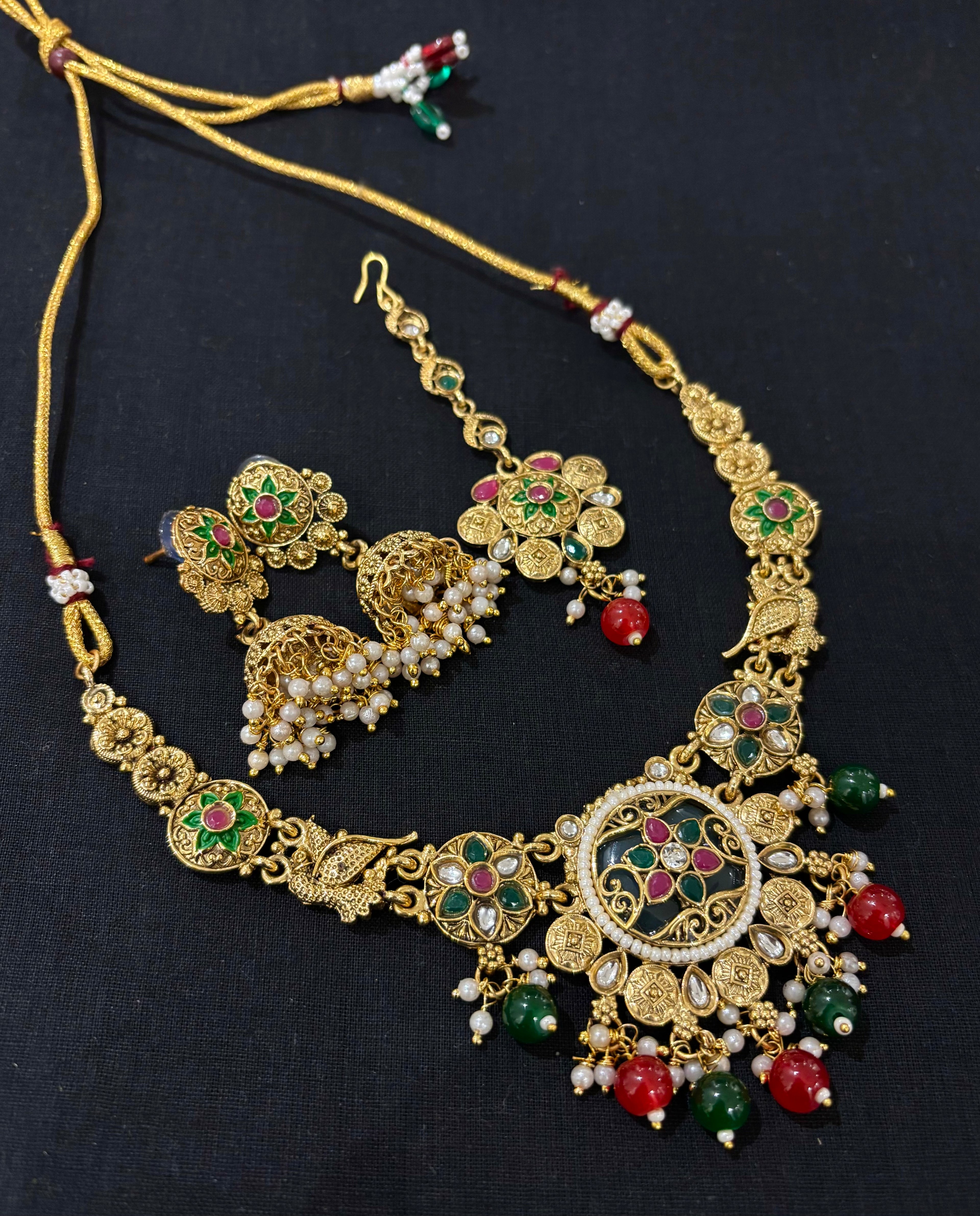 High Quality Designer Round Heritage Necklace With Mang Tikka & Earrings