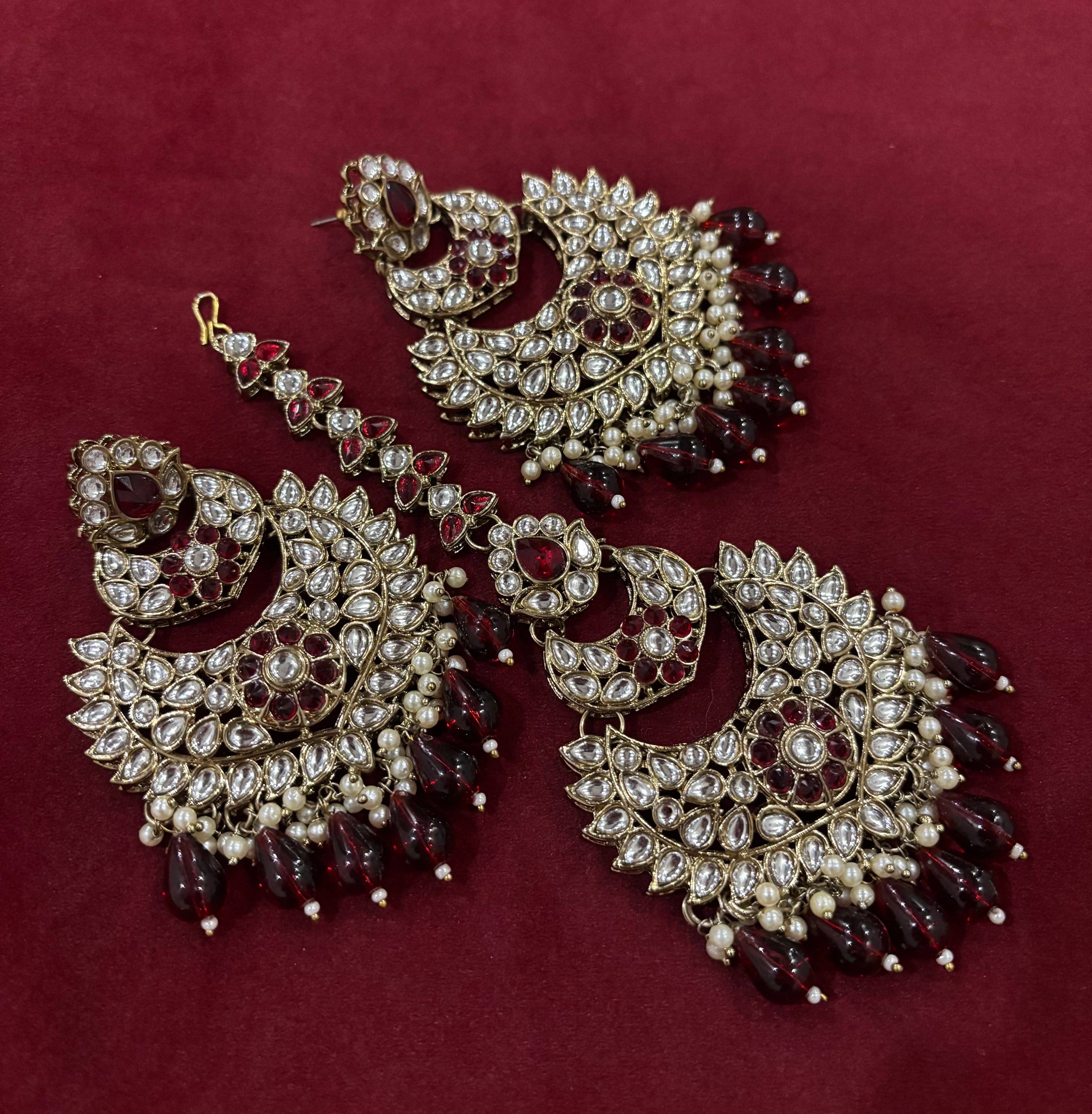 High Quality Designer Mang Tikka With Earrings ( Maroon )