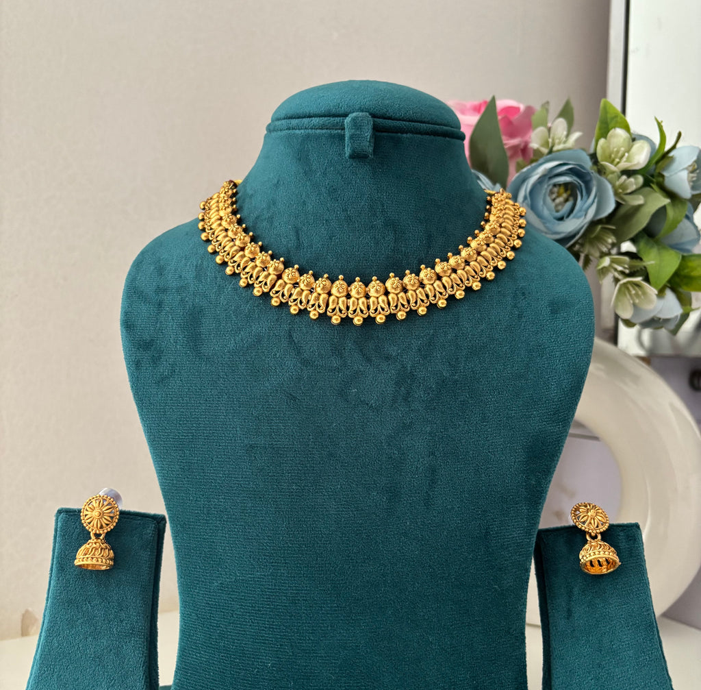 Gold Look Like Sleek Necklace With Earrings