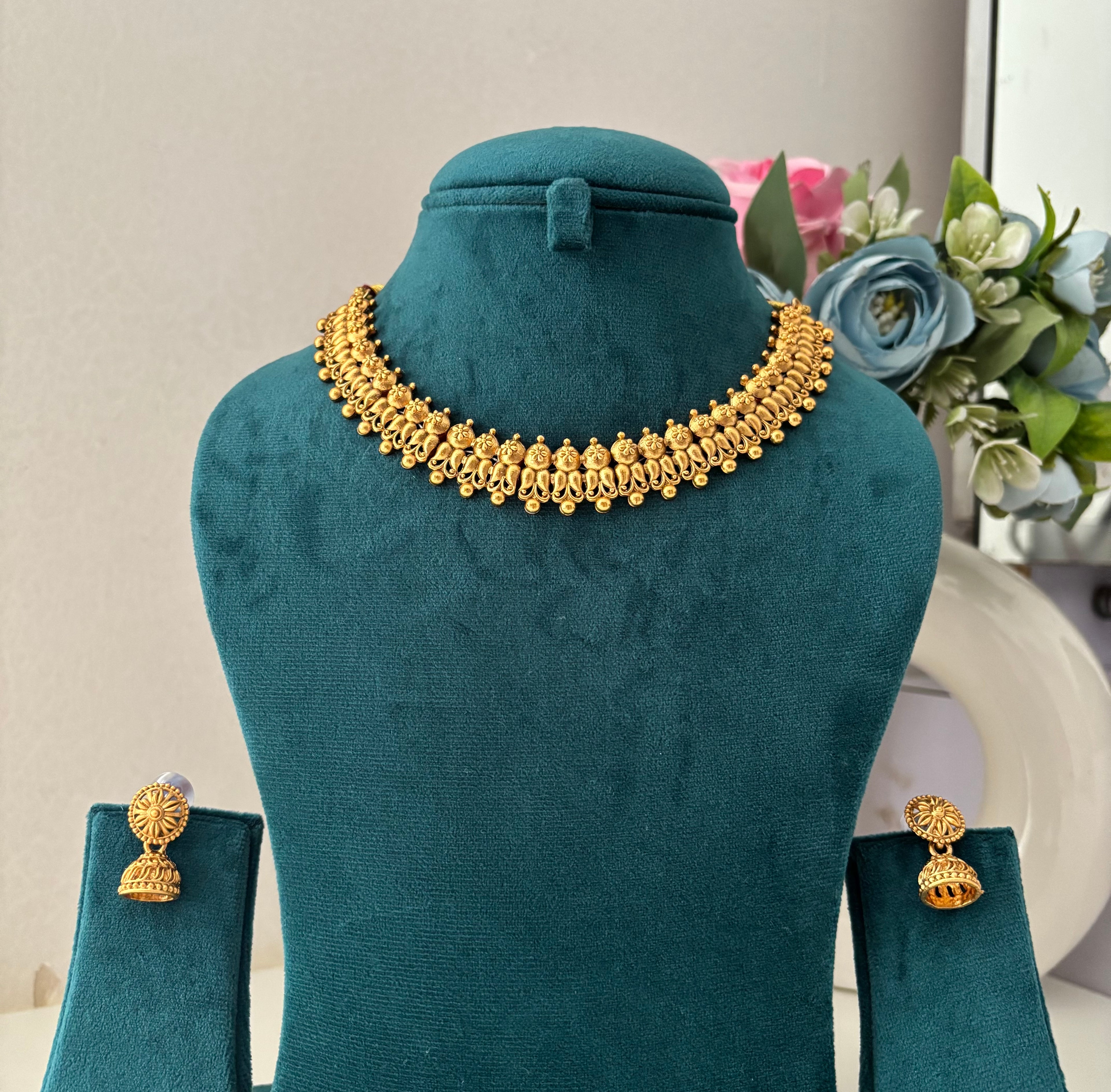 Gold Look Like Sleek Necklace With Earrings