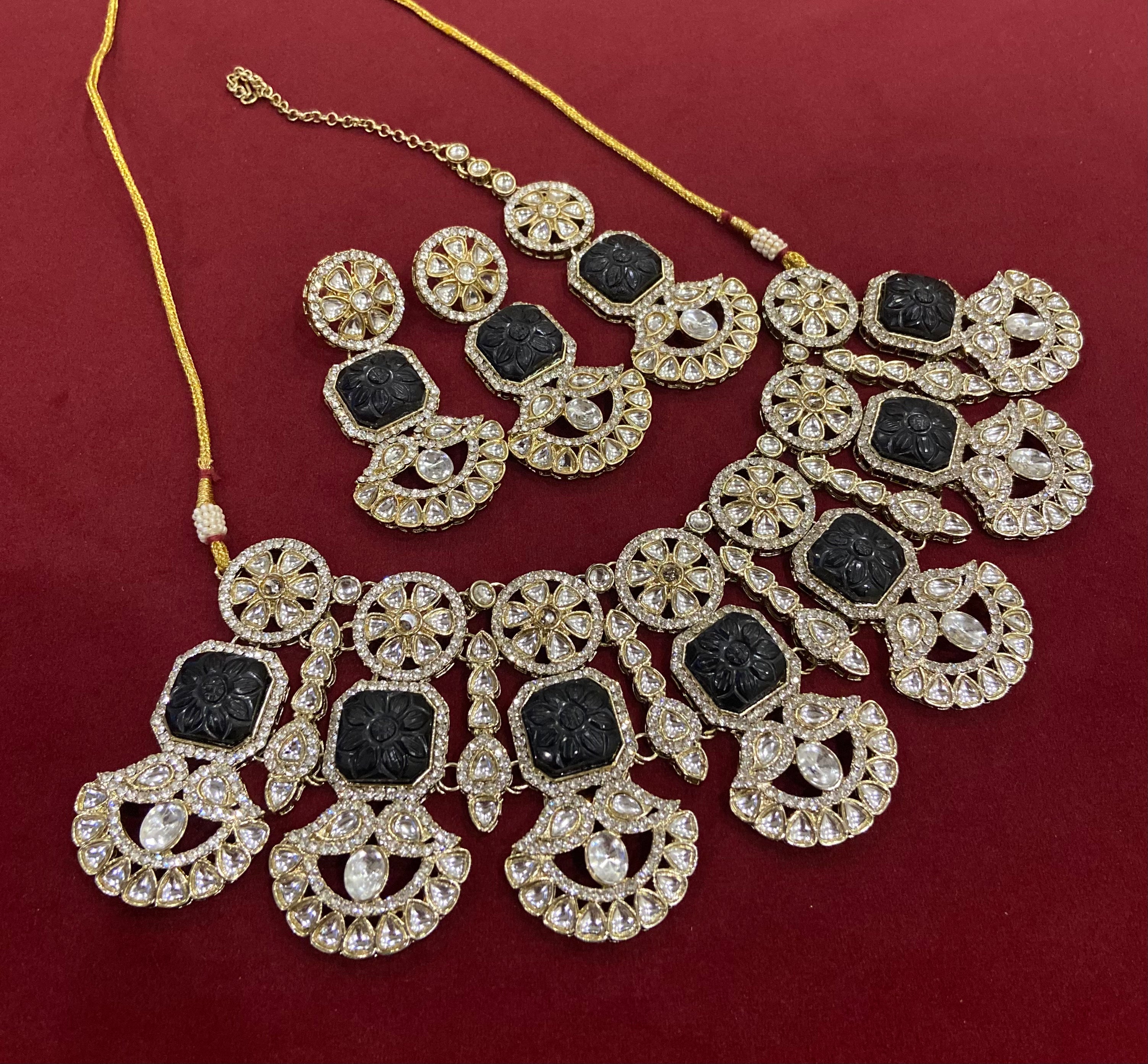 High Quality Heavy Look Choker Set With Mang Tikka & Earrings