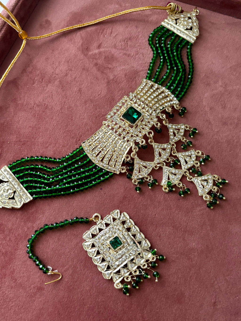 Jadau Emerald Choker Set With Mang Tikka