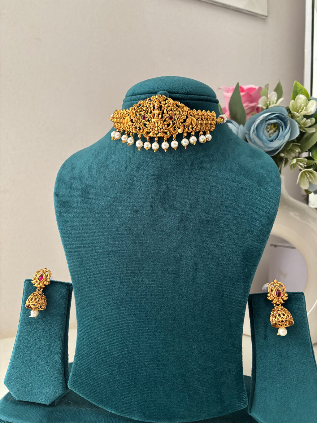 Gold Look Like Choker Necklace With Jhumkas Design-1