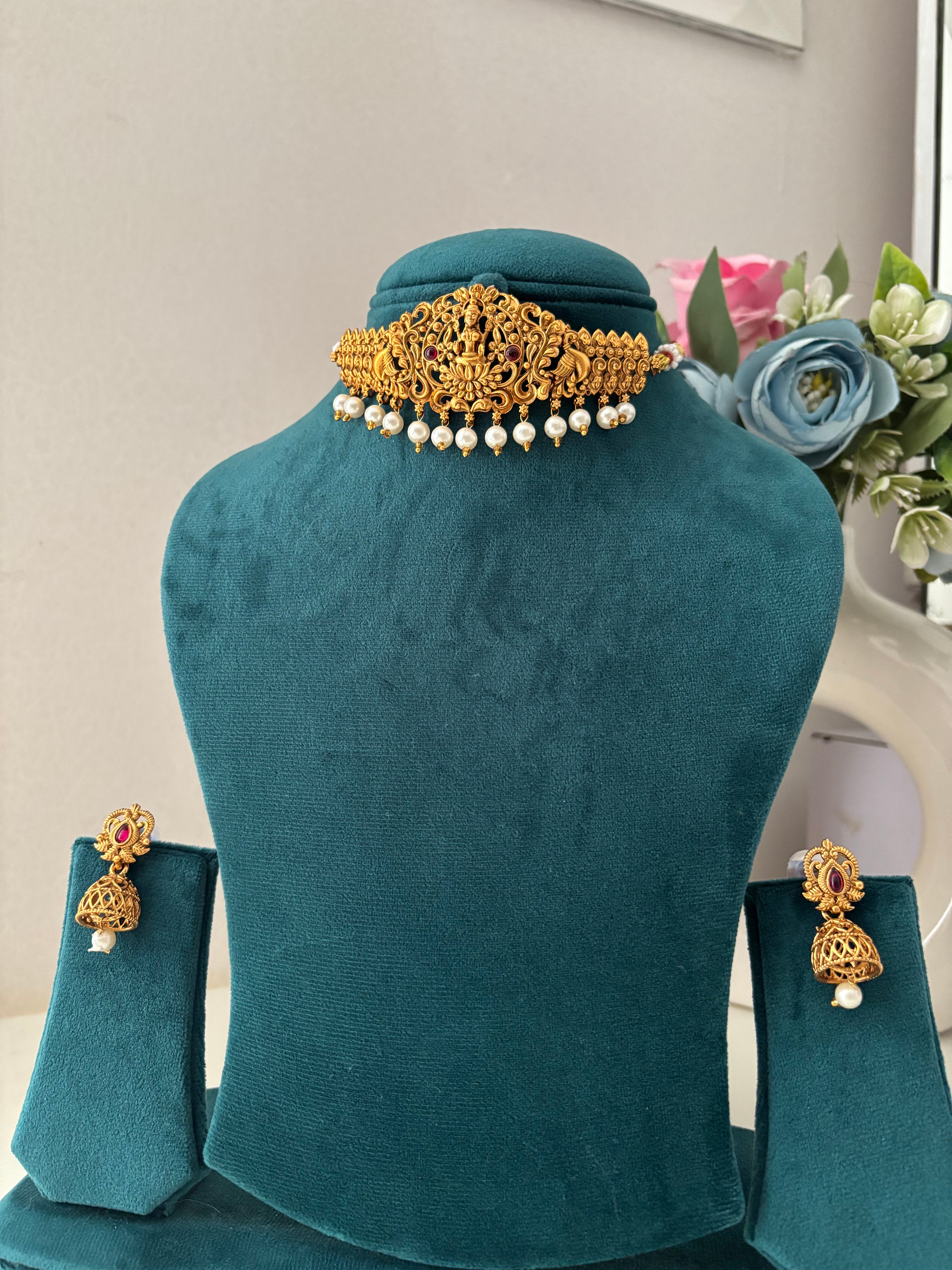 Gold Look Like Choker Necklace With Jhumkas Design-1