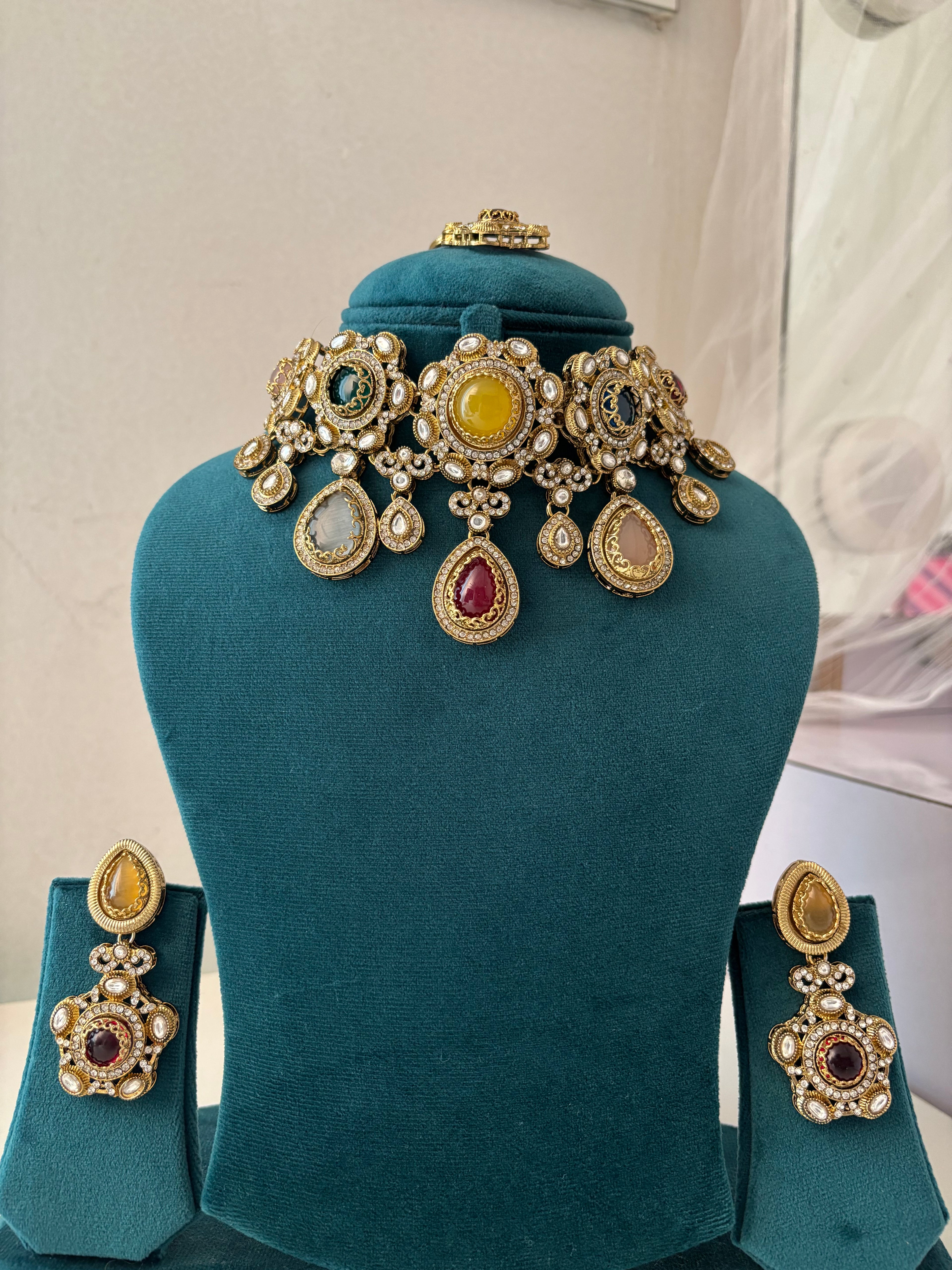 Princess Jasmine Turkish Necklace With Mang Tikka & Earrings (Multi)