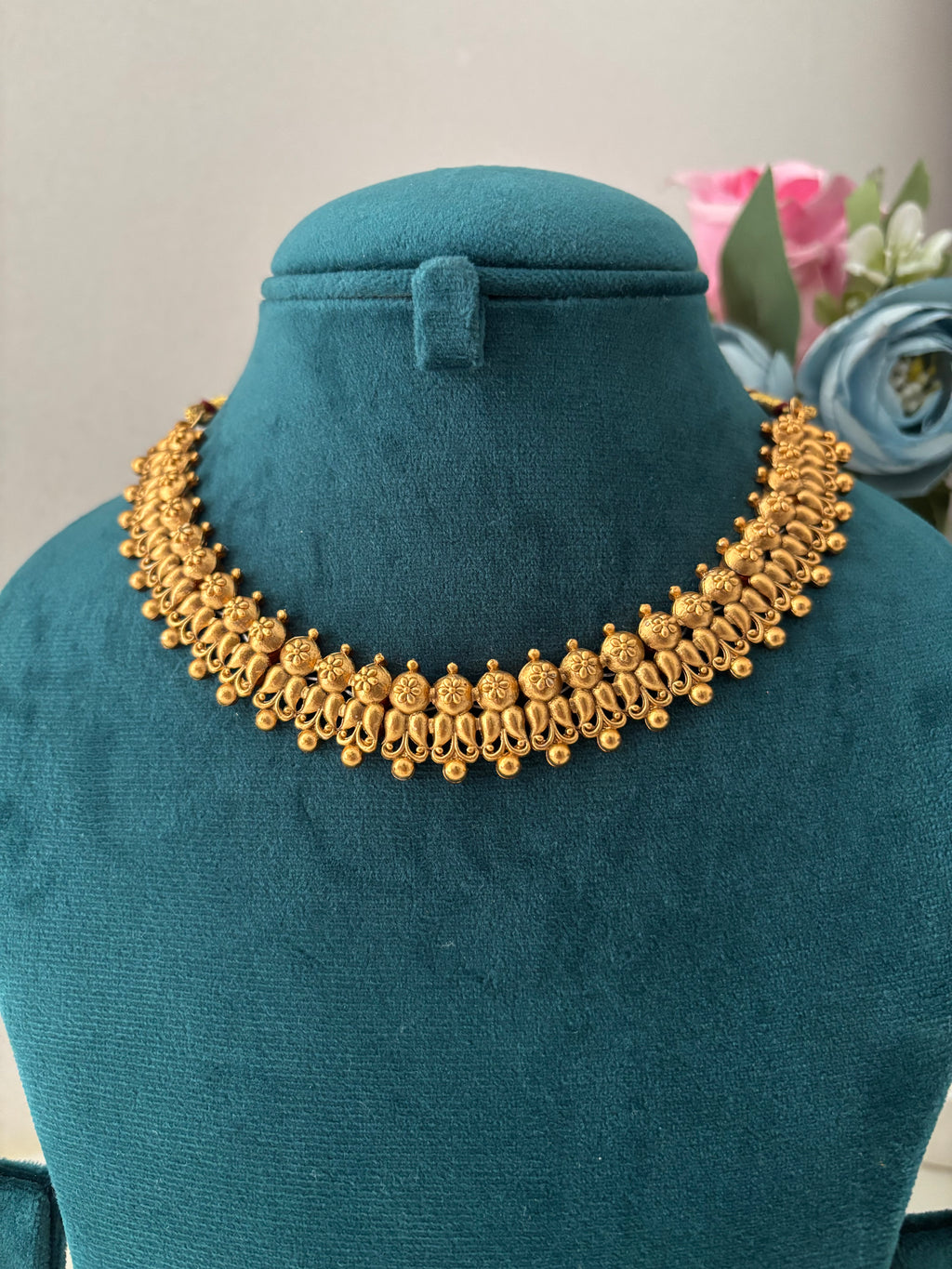 Gold Look Like Sleek Necklace With Earrings