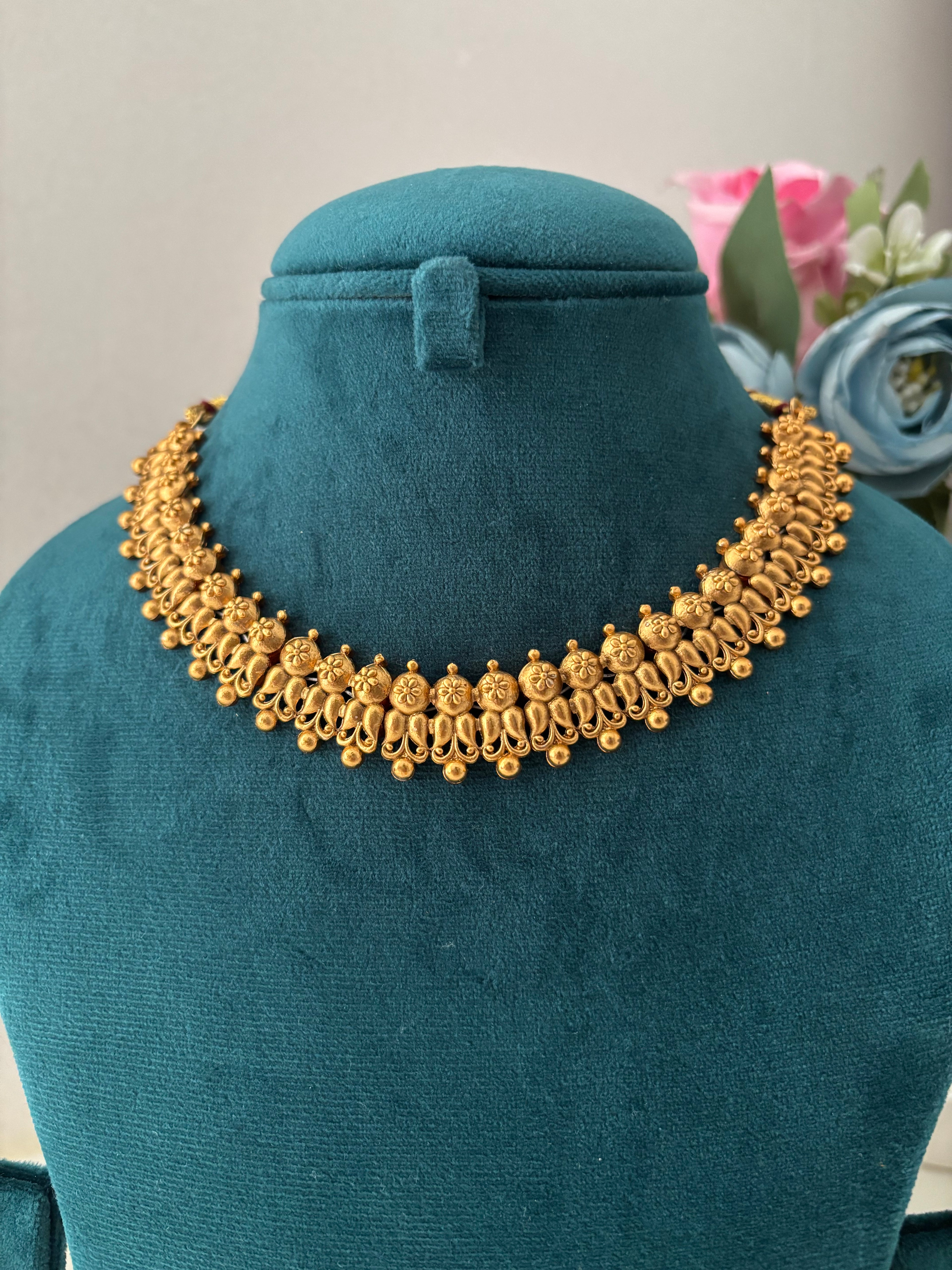 Gold Look Like Sleek Necklace With Earrings
