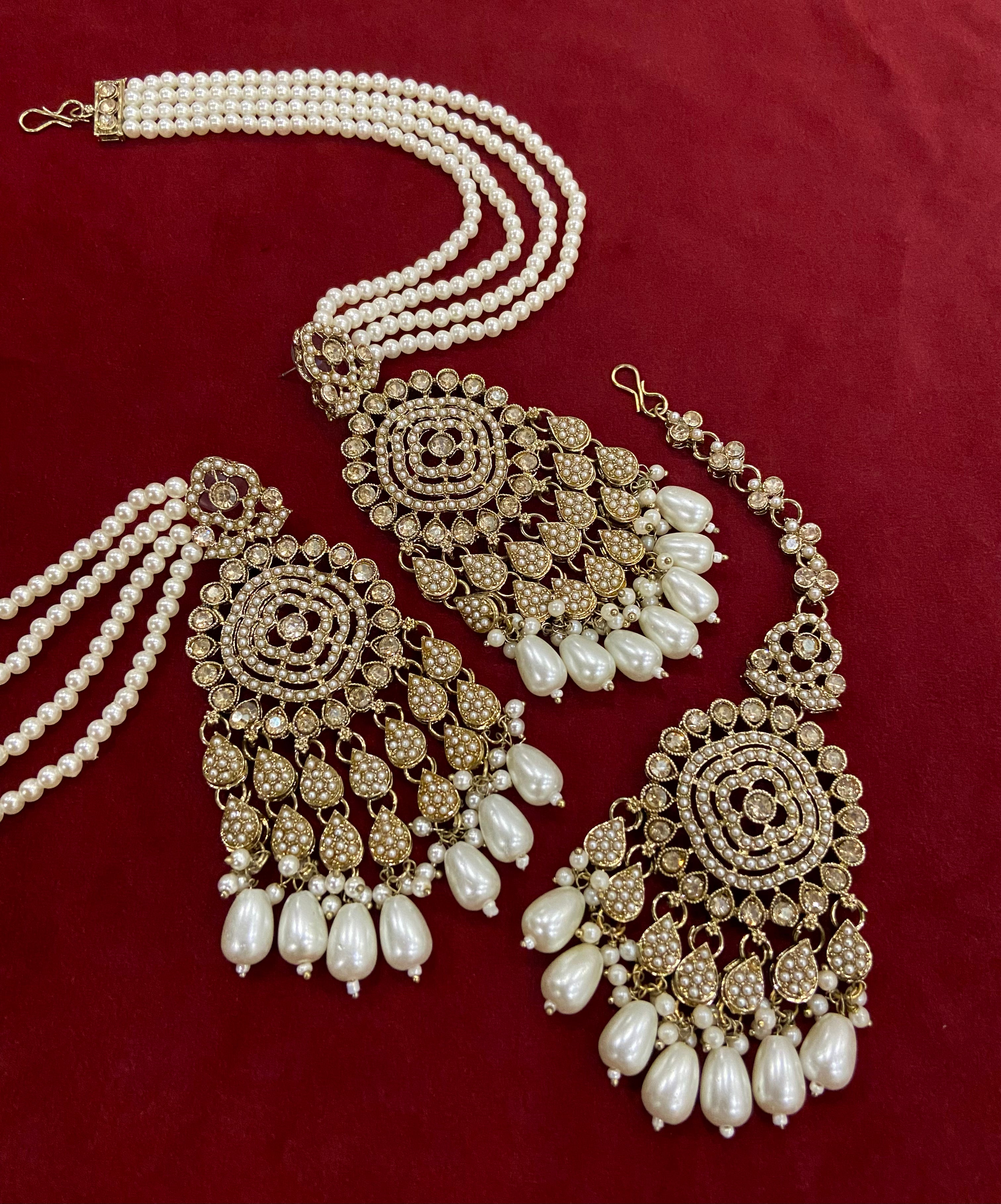 Japneet Mang Tikka With Long Earrings & Side Layers