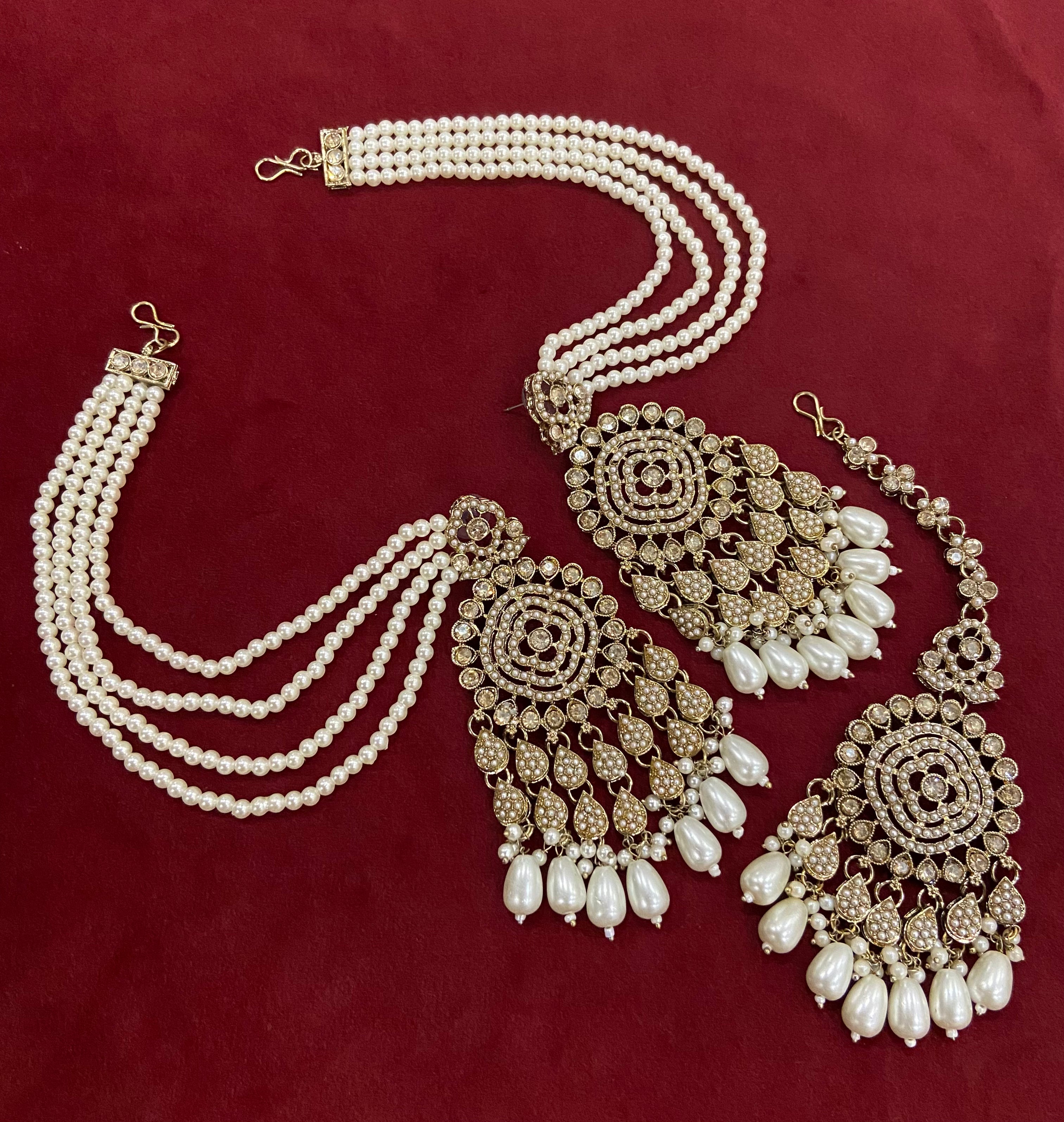 Japneet Mang Tikka With Long Earrings & Side Layers