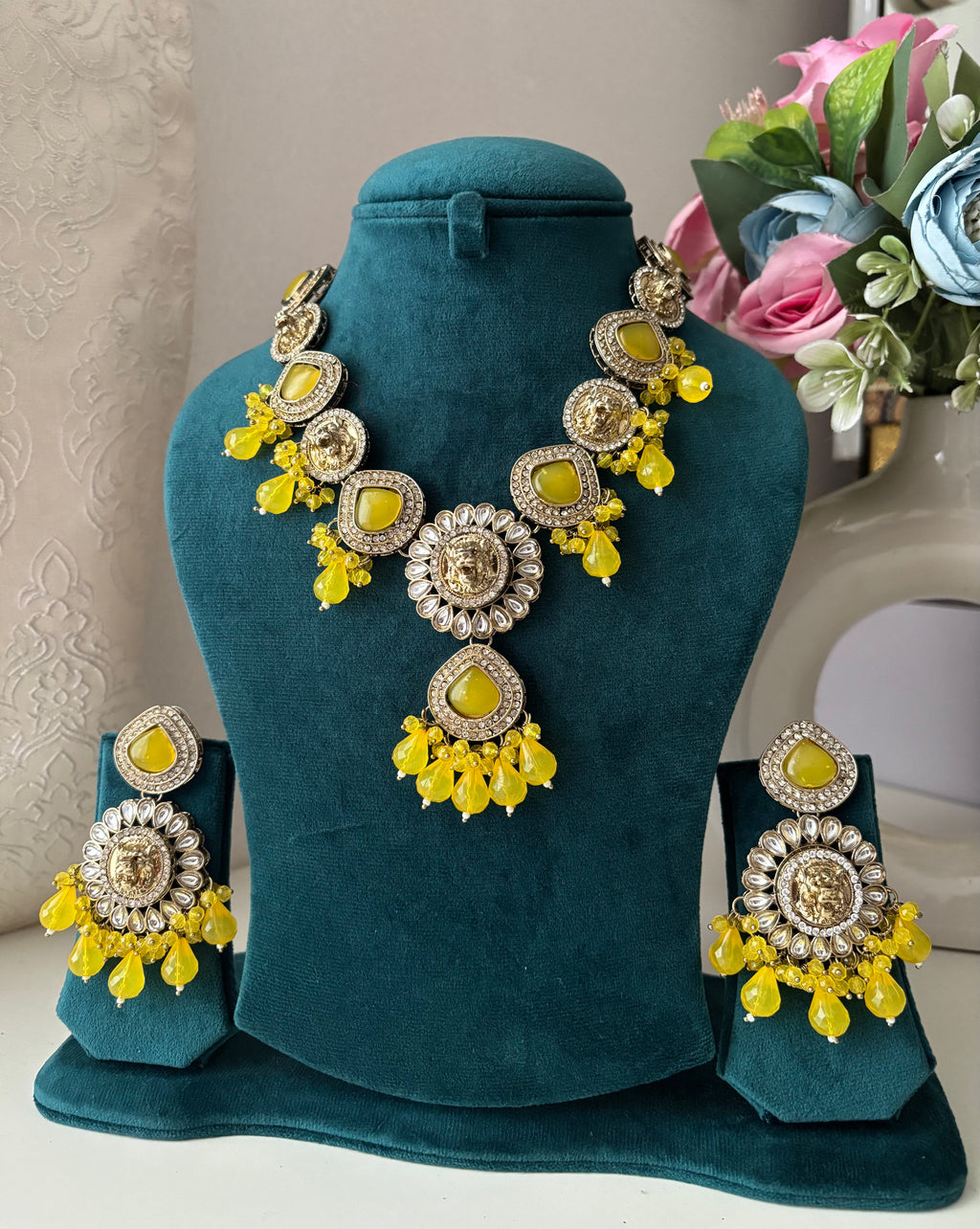 Sabya Necklace With Earrings (Yellow)