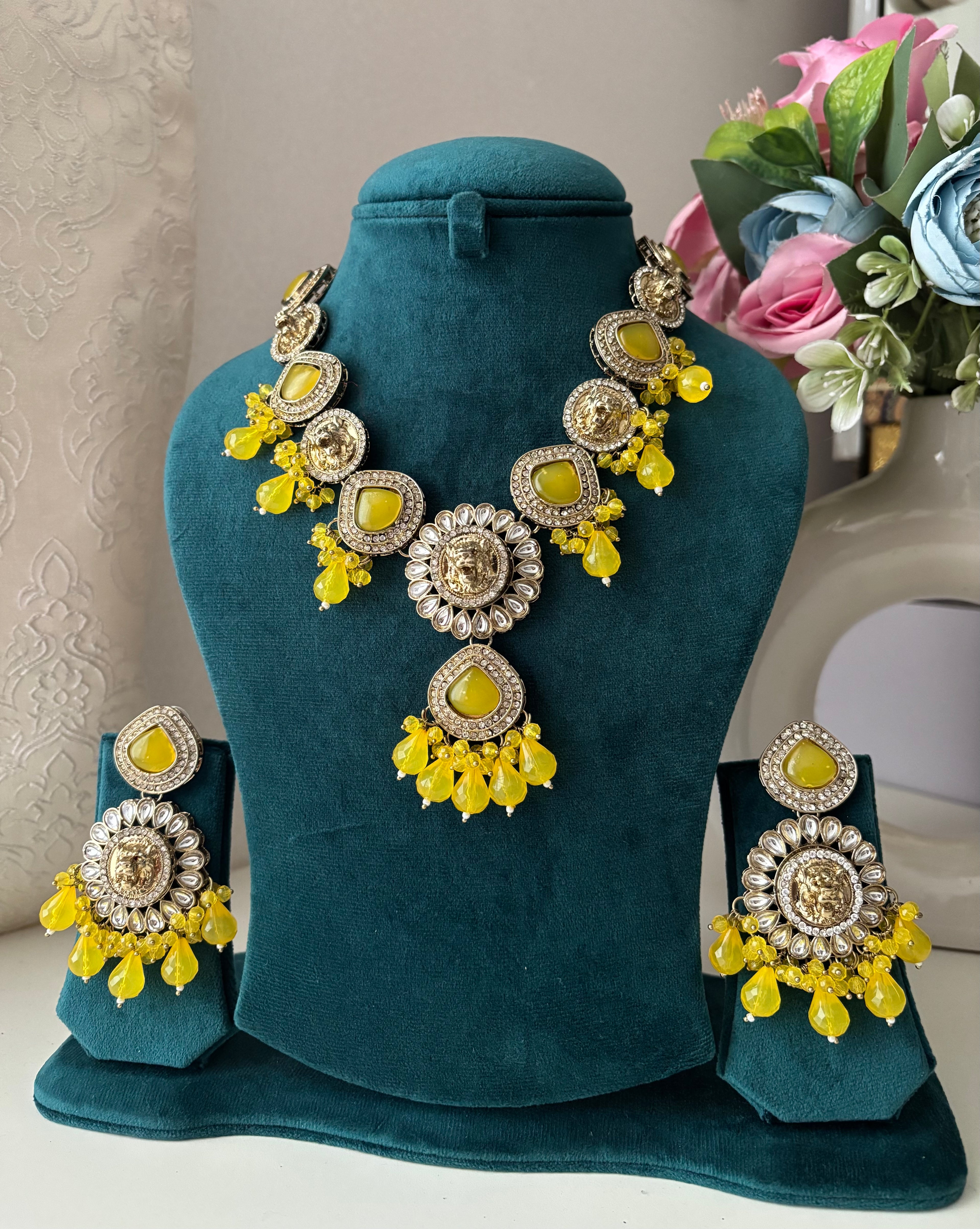 Sabya Necklace With Earrings (Yellow)
