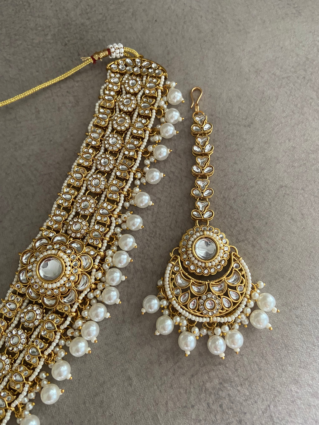 Classic Choker Set With Mang Tikka & Jhumkas