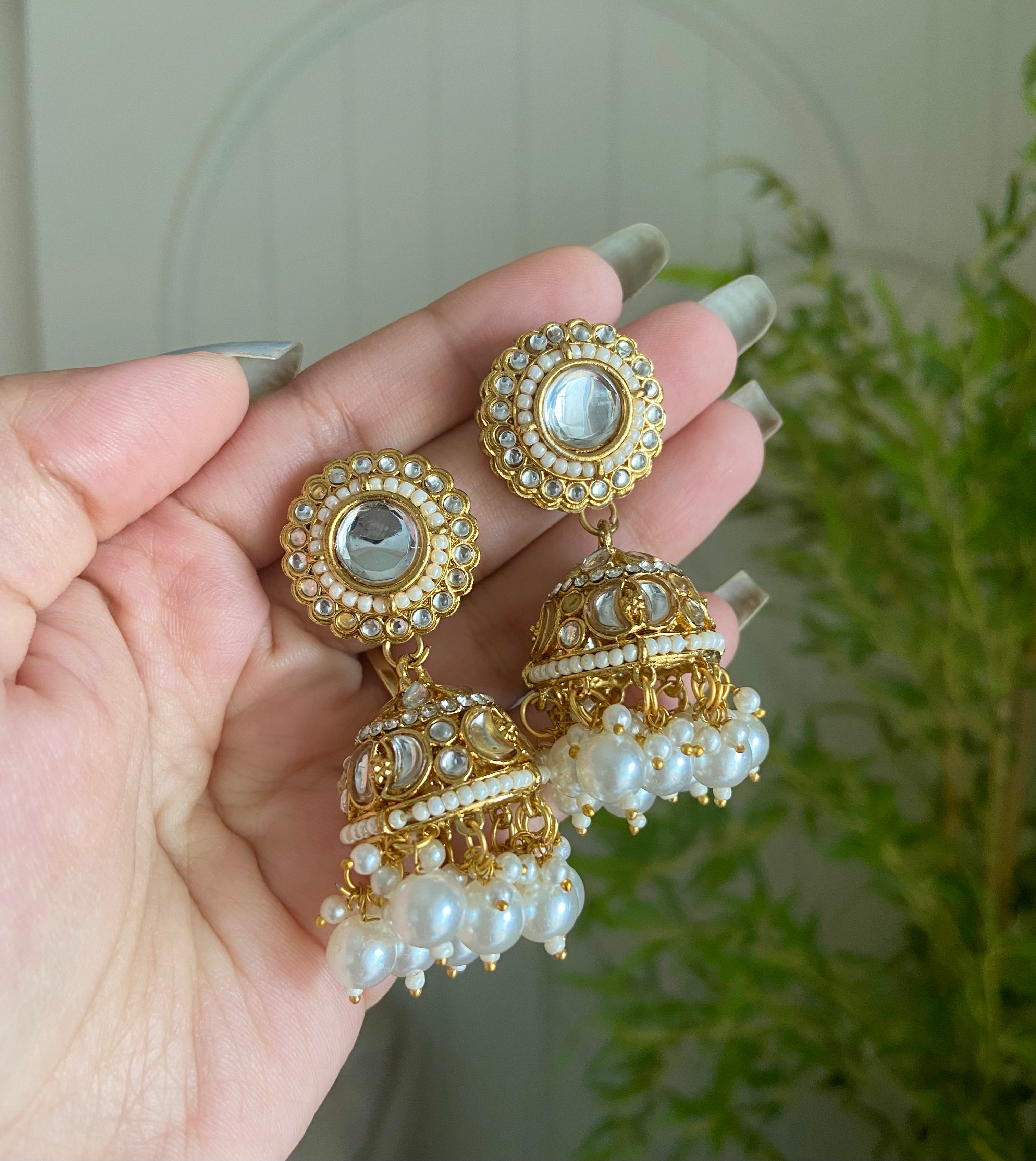 Classic Choker Set With Mang Tikka & Jhumkas