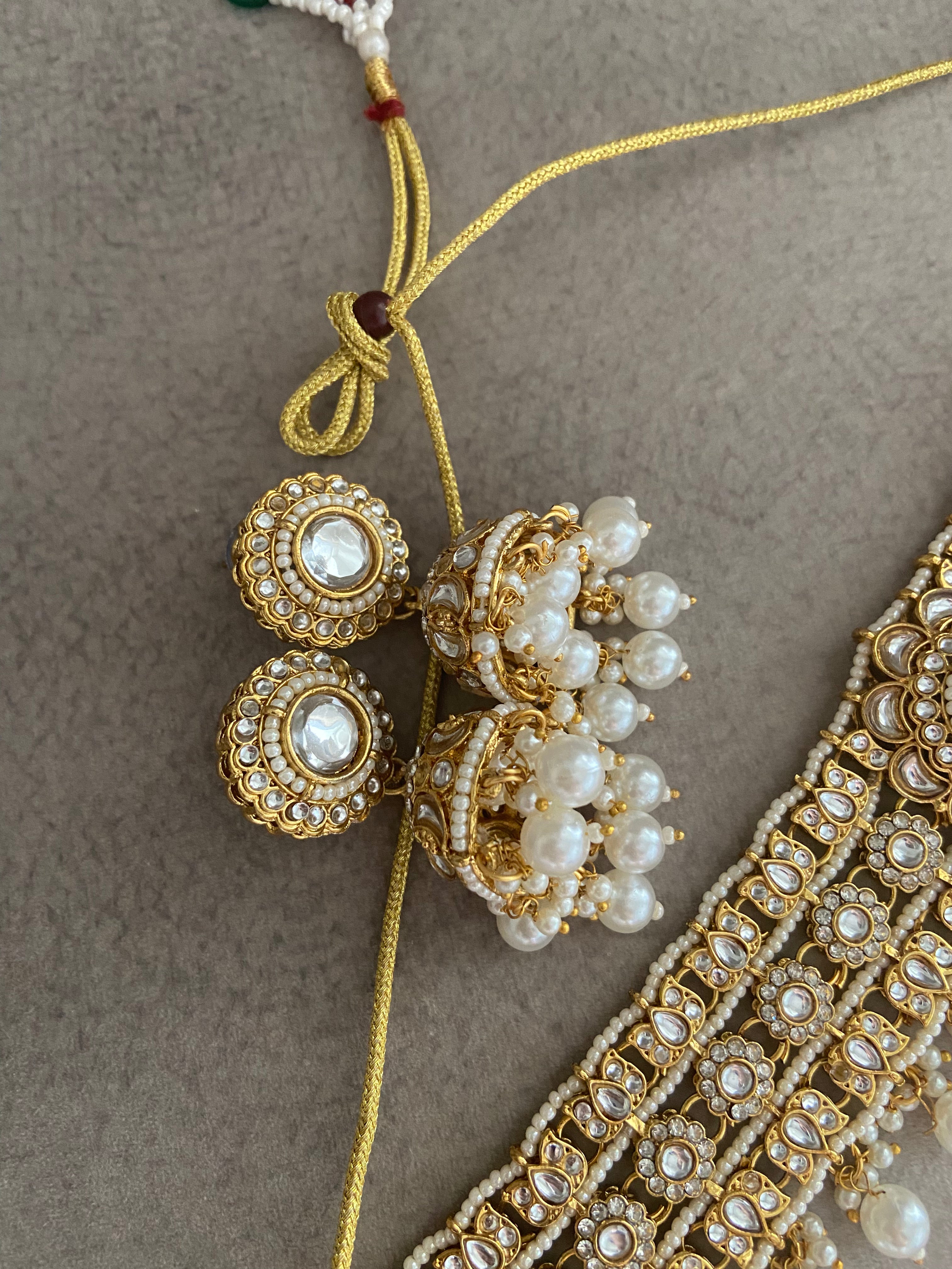 Classic Choker Set With Mang Tikka & Jhumkas
