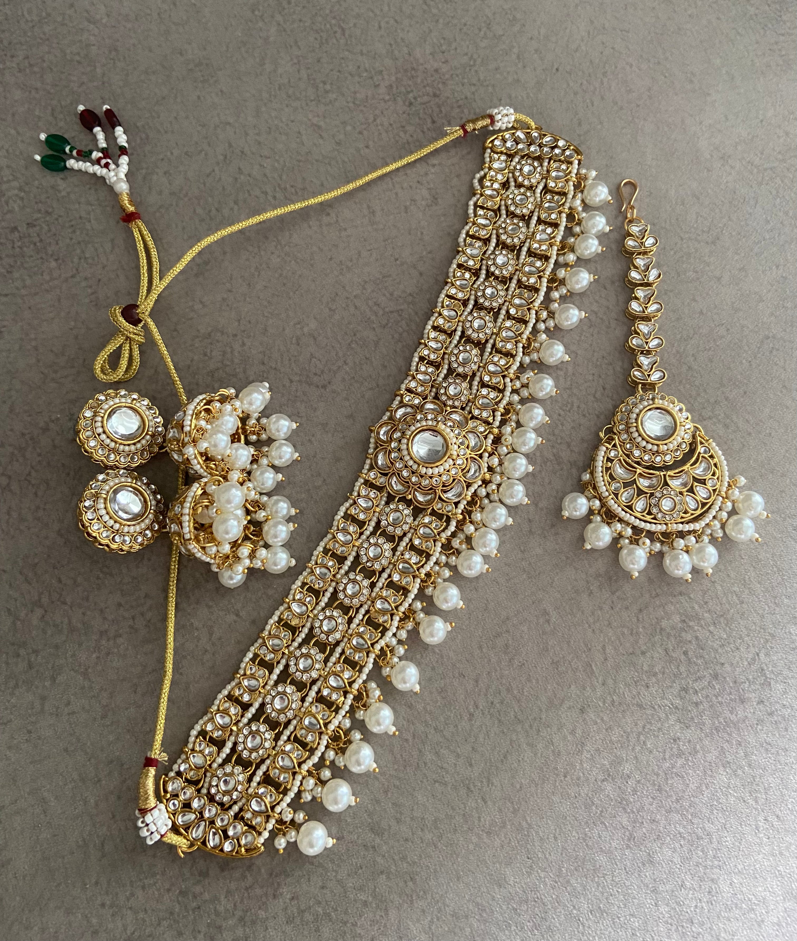 Classic Choker Set With Mang Tikka & Jhumkas