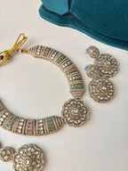 Royal Kundan Hasli Look Necklace With Mang Tikka & Earrings (Pink/Mint)