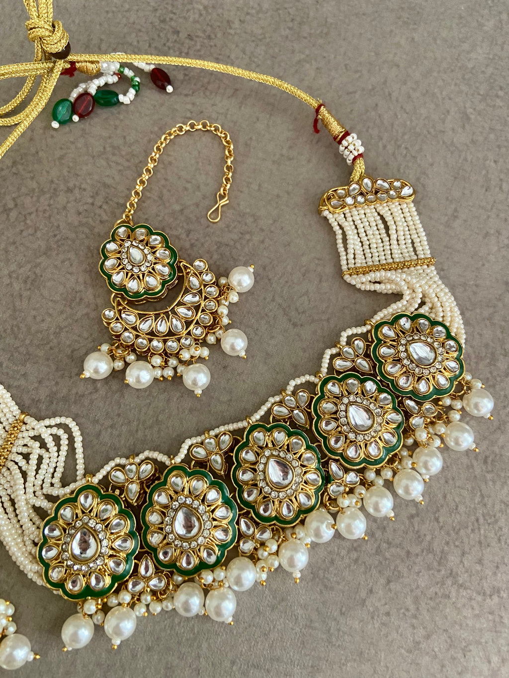 Aman Choker Set With Mang Tikka & Jhumkas