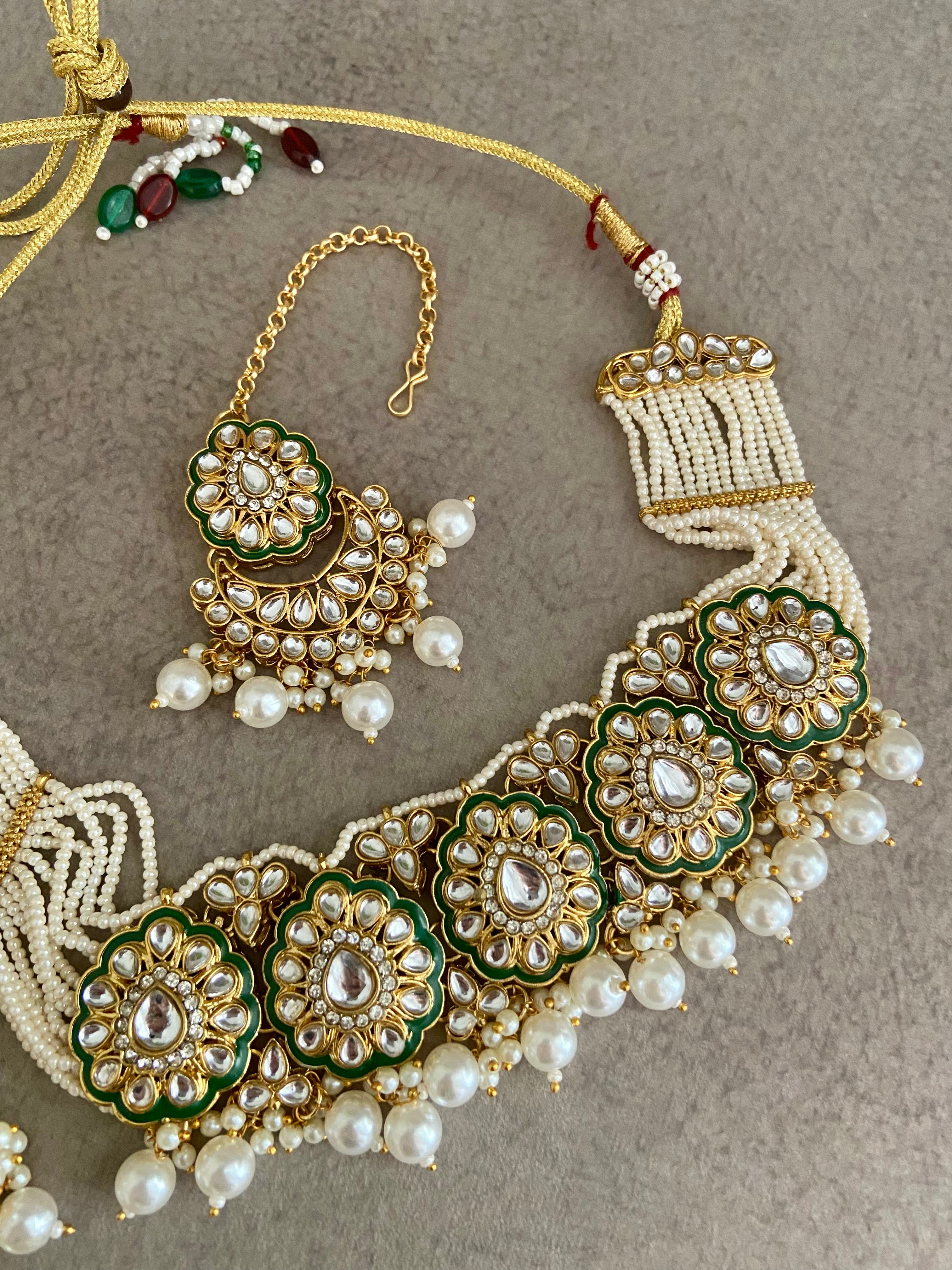 Aman Choker Set With Mang Tikka & Jhumkas