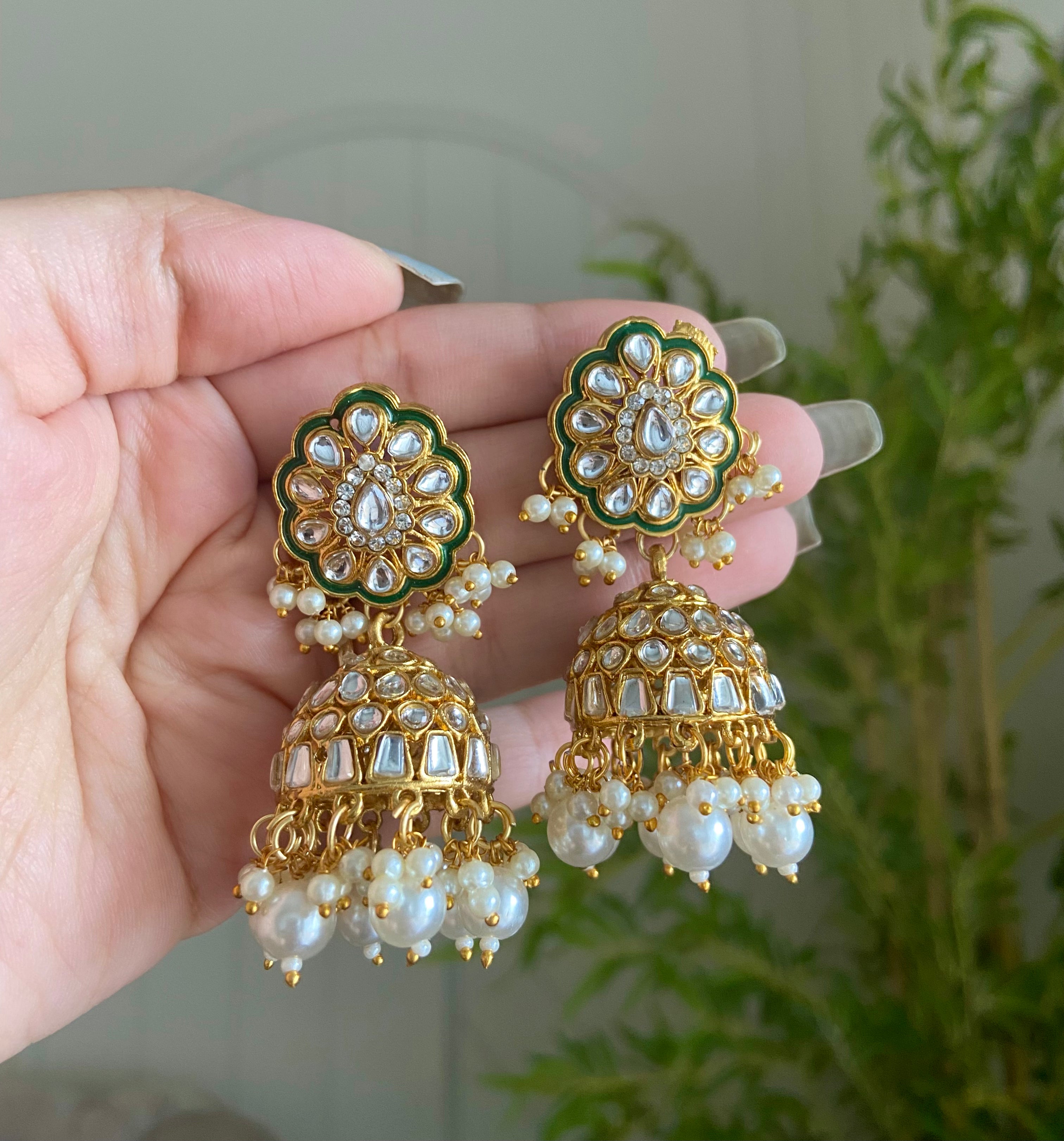 Aman Choker Set With Mang Tikka & Jhumkas