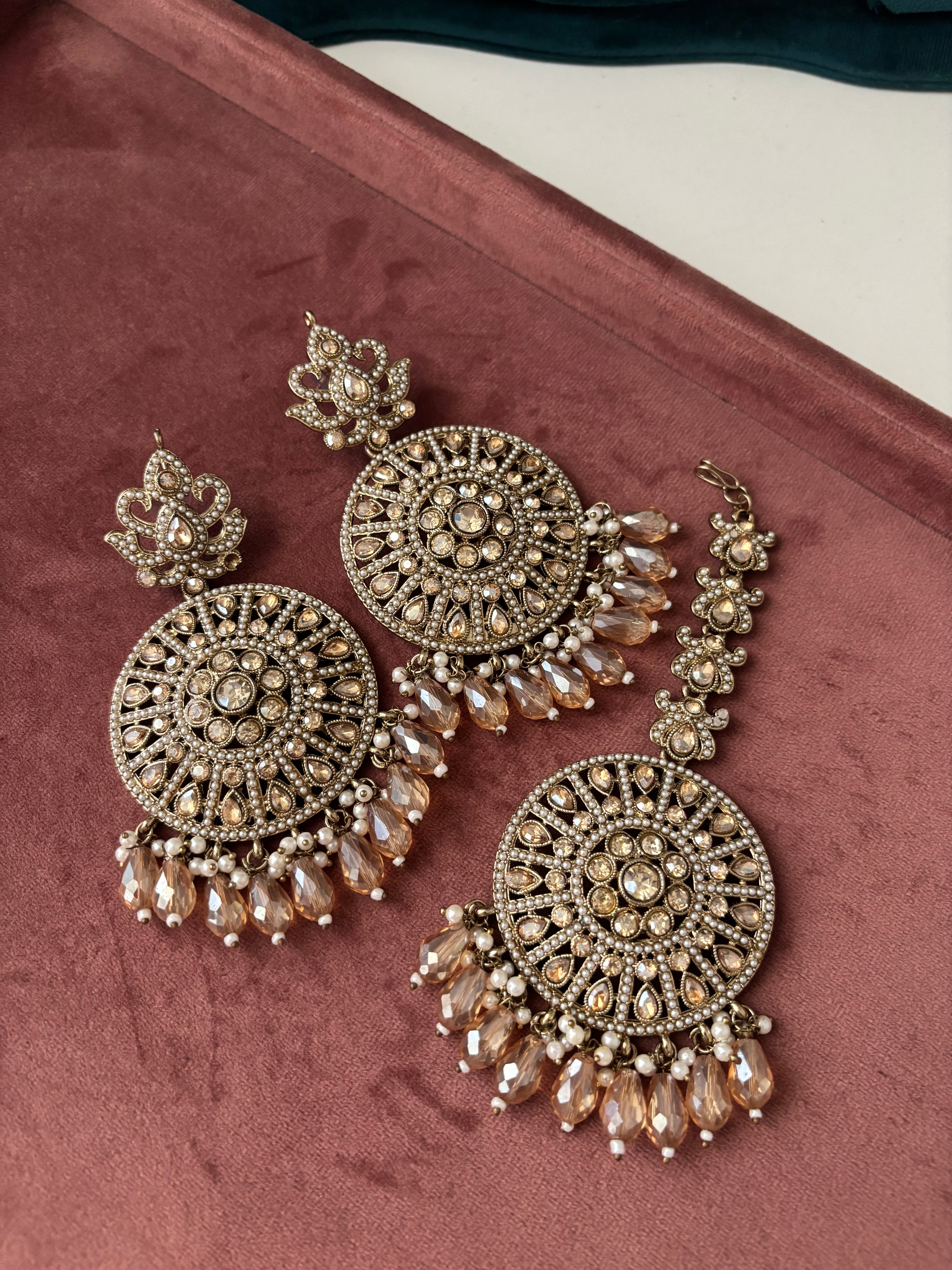 Premium Designer Oversized Mang Tikka With Earrings (Round)