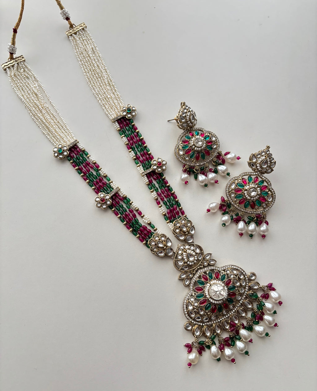 Sakshi Long Haar With Earrings (Pink/Green)