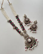 Sakshi Long Haar With Earrings (Pink/Green)