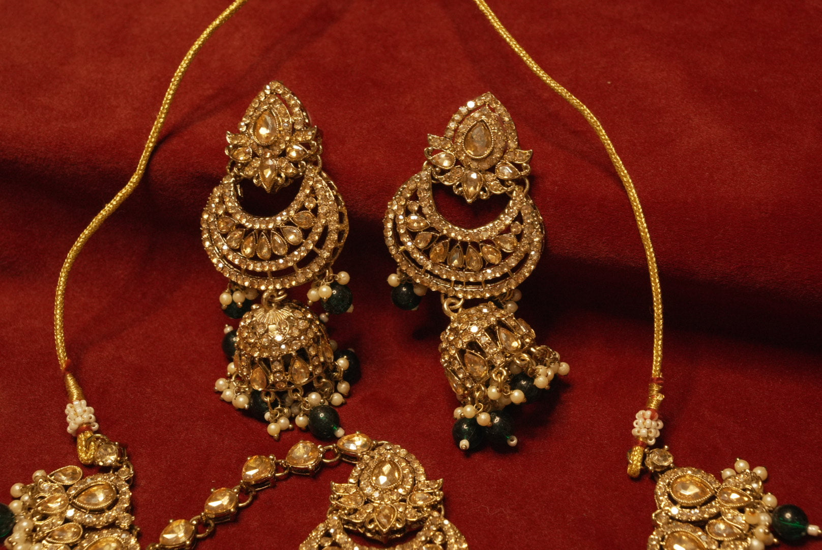 Green Pakistani Style Sleek Necklace With Mang Tikka & Long Earrings