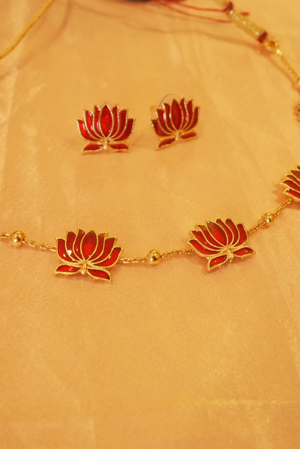 Maroon Lotus Necklace With Stud