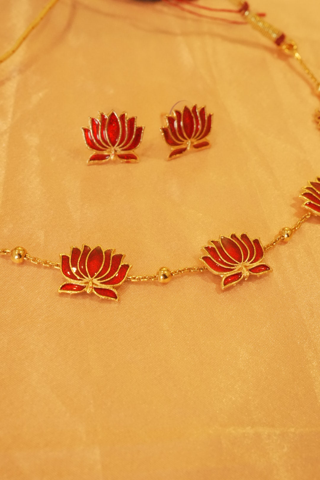 Maroon Lotus Necklace With Stud