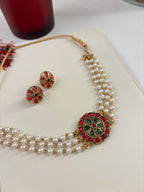 Round Choker Set In Pearls Touch With Stud