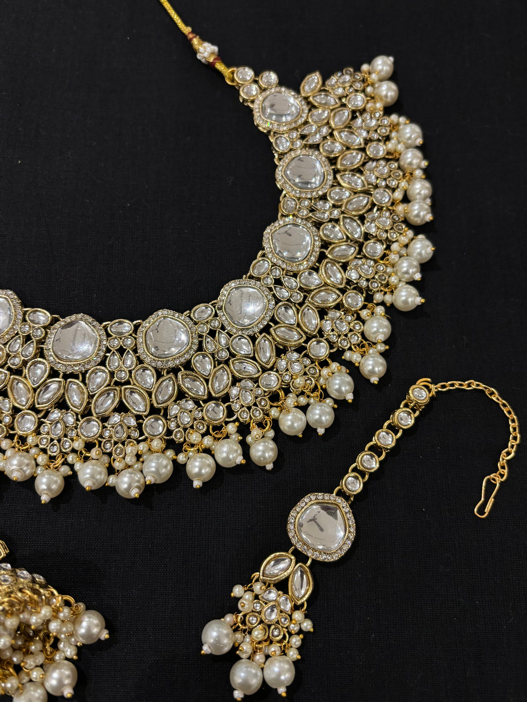 Aman Kundan Heavy Look Necklace With Mang Tikka & Jhumkas ( White Pearls )