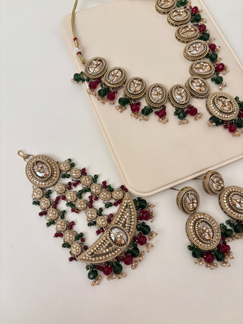 Sanchi Necklace With Mang Tikka Earrings & Side Passa (Maroon/Green)