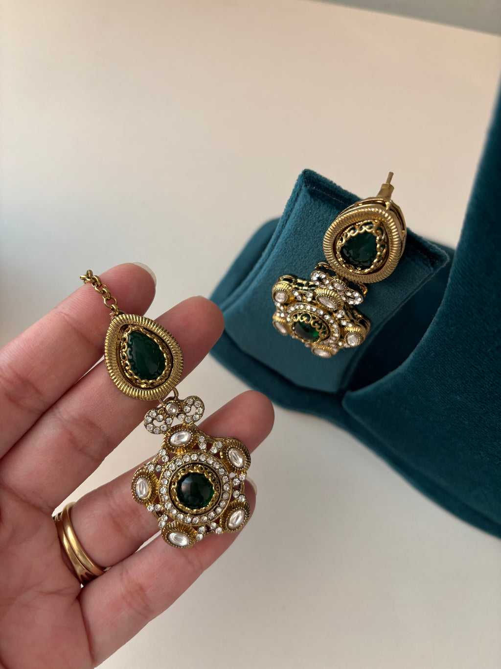 Princess Jasmine Turkish Necklace With Mang Tikka & Earrings (Emerald)