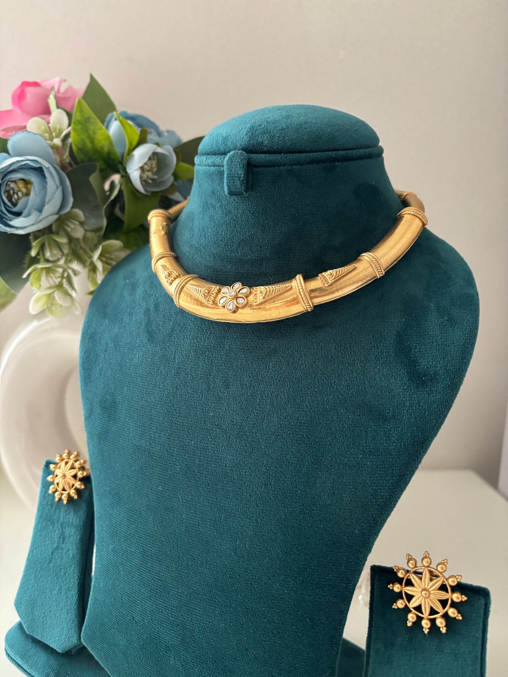 Premium Brass Hasli With Studs