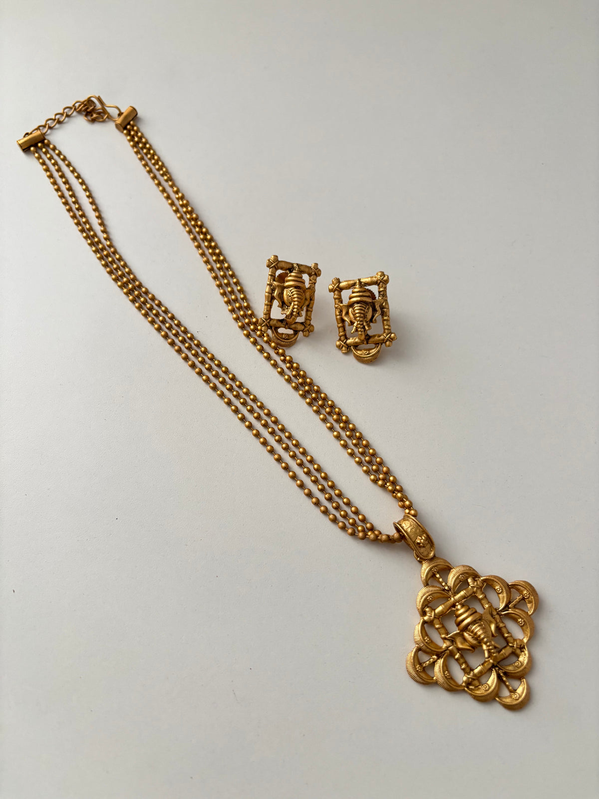 Ganesh Ji Pendant Set With Chain & Stud