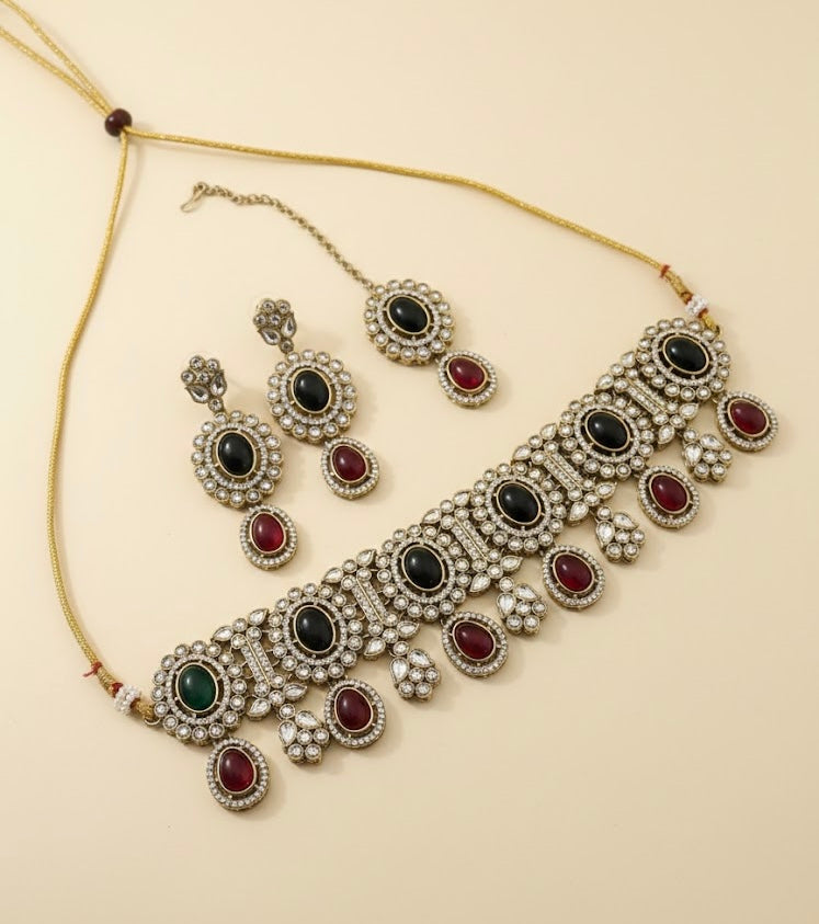 High Quality Designer Bold Maroon & Green Combination Choker With Mang Tikka & Earrings