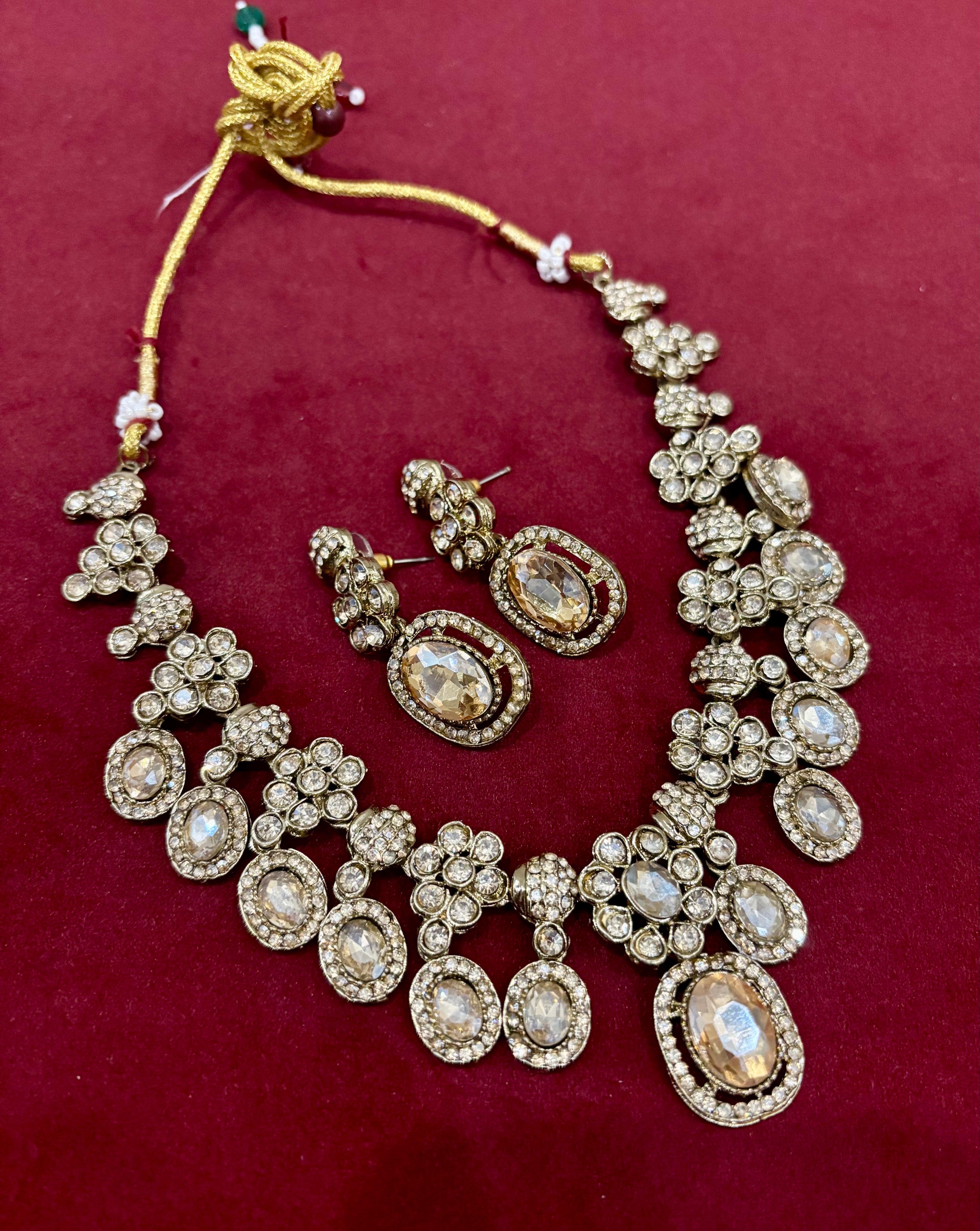 Golden Victorian Necklace With Earrings