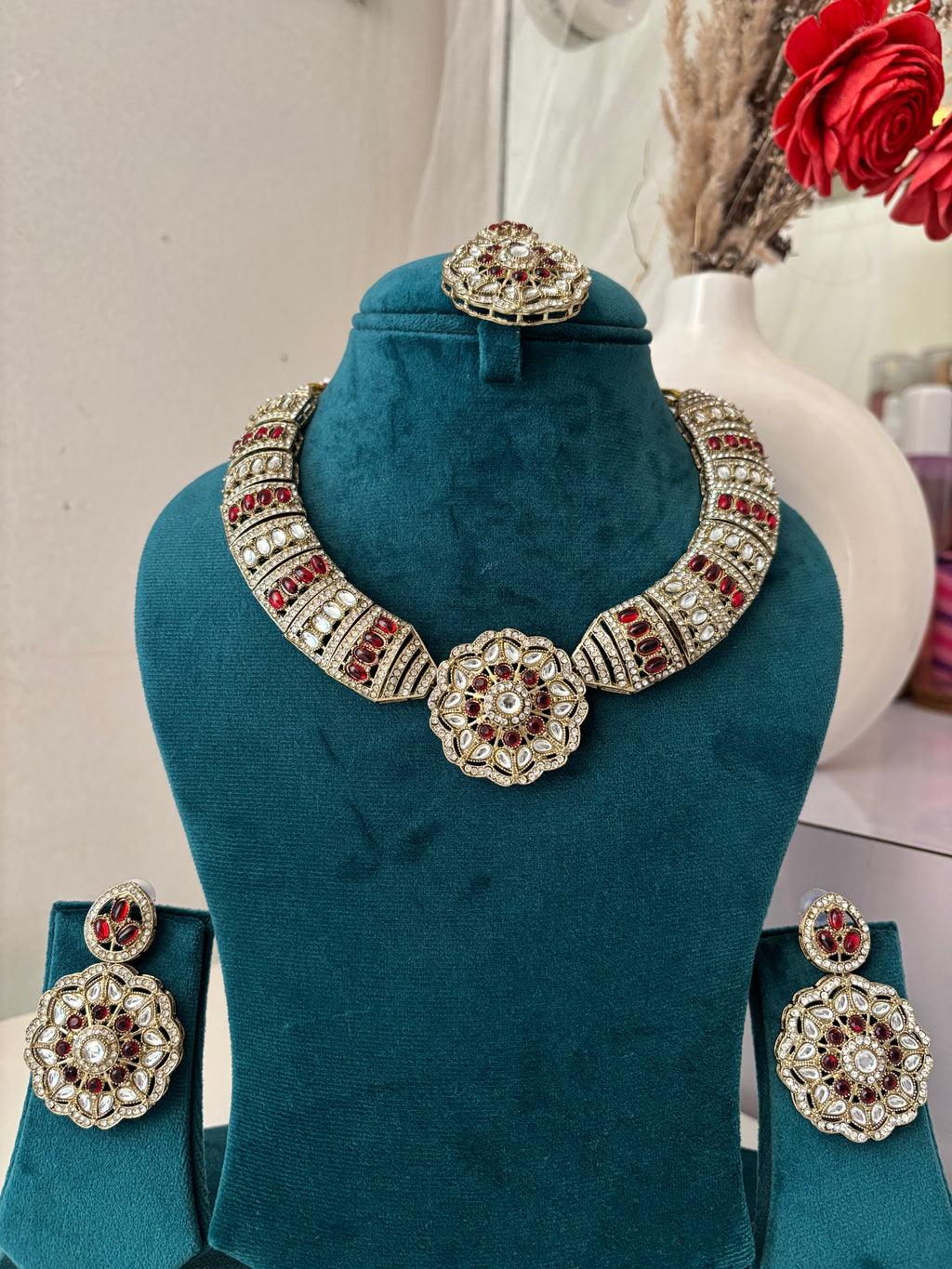 Royal Kundan Hasli Look Necklace With Mang Tikka & Earrings (Maroon)