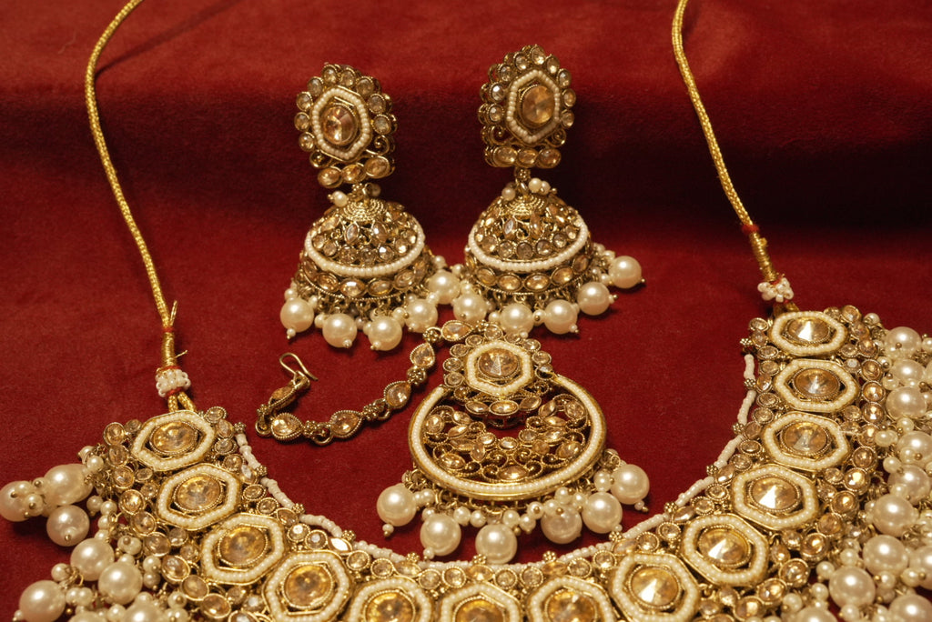 Royal Premium Necklace With Mang Tikka & Jhumkas