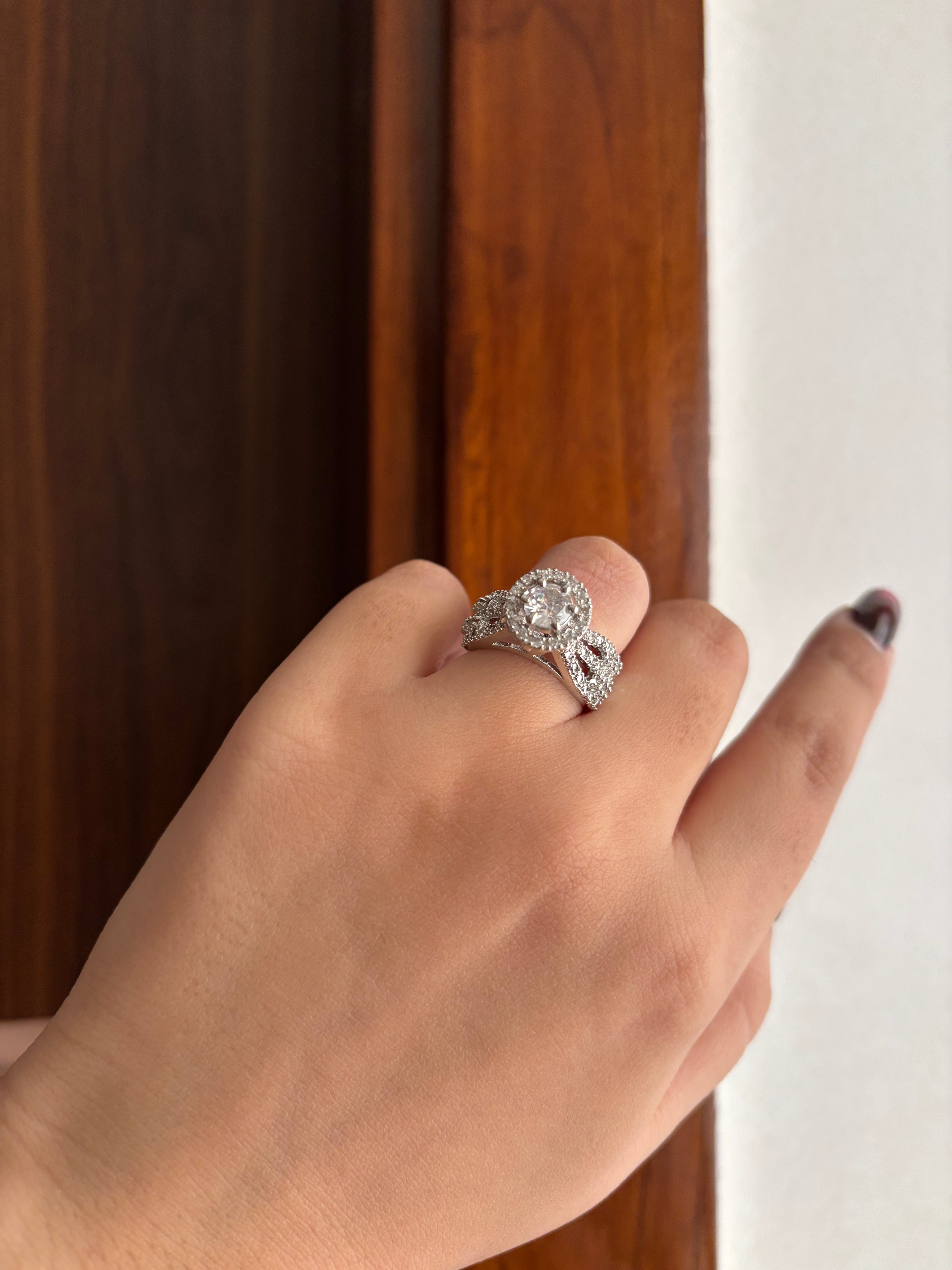 Queen Soilitare Adjustable Ring
