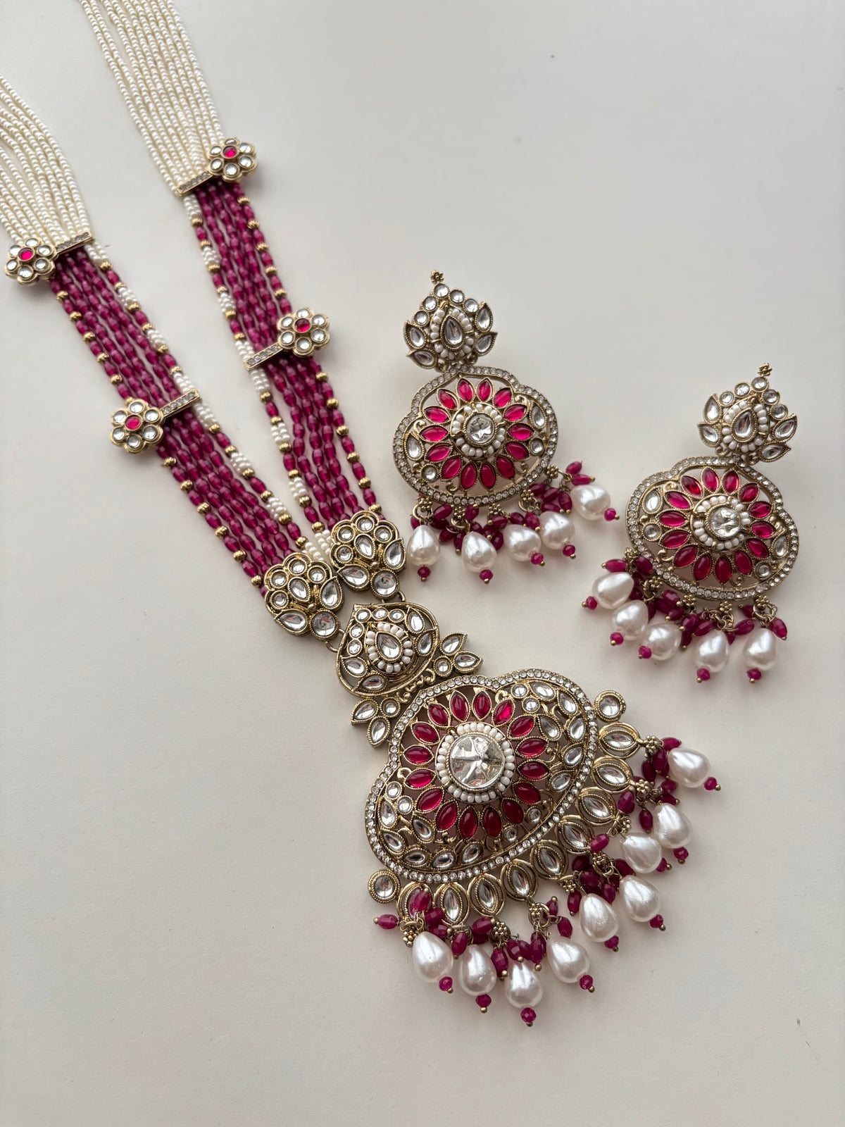 Sakshi Long Haar With Earrings (Dark Pink)