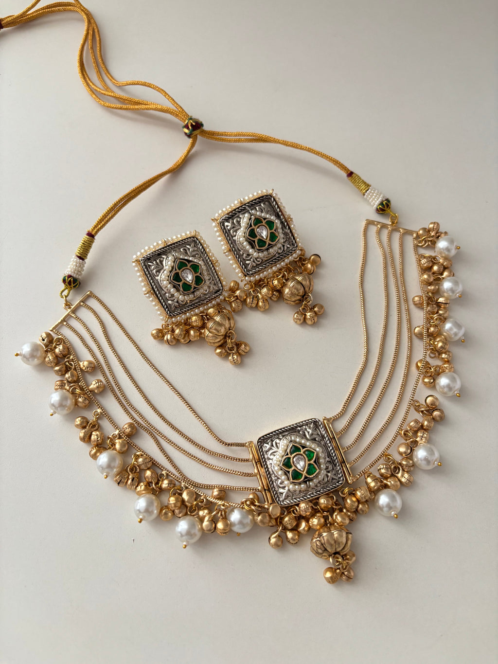 Premium Brass Pachi Kundan Work Neckalce With Stud Earrings (Emerald)