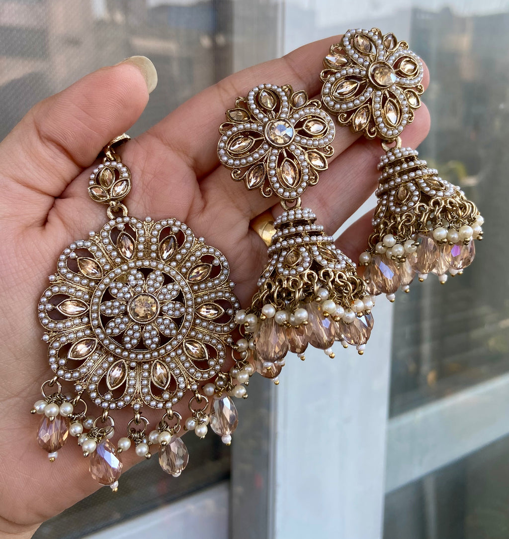 Mukhi Mang Tikka with Jhumka