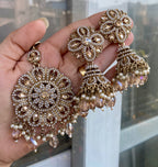 Mukhi Mang Tikka with Jhumka