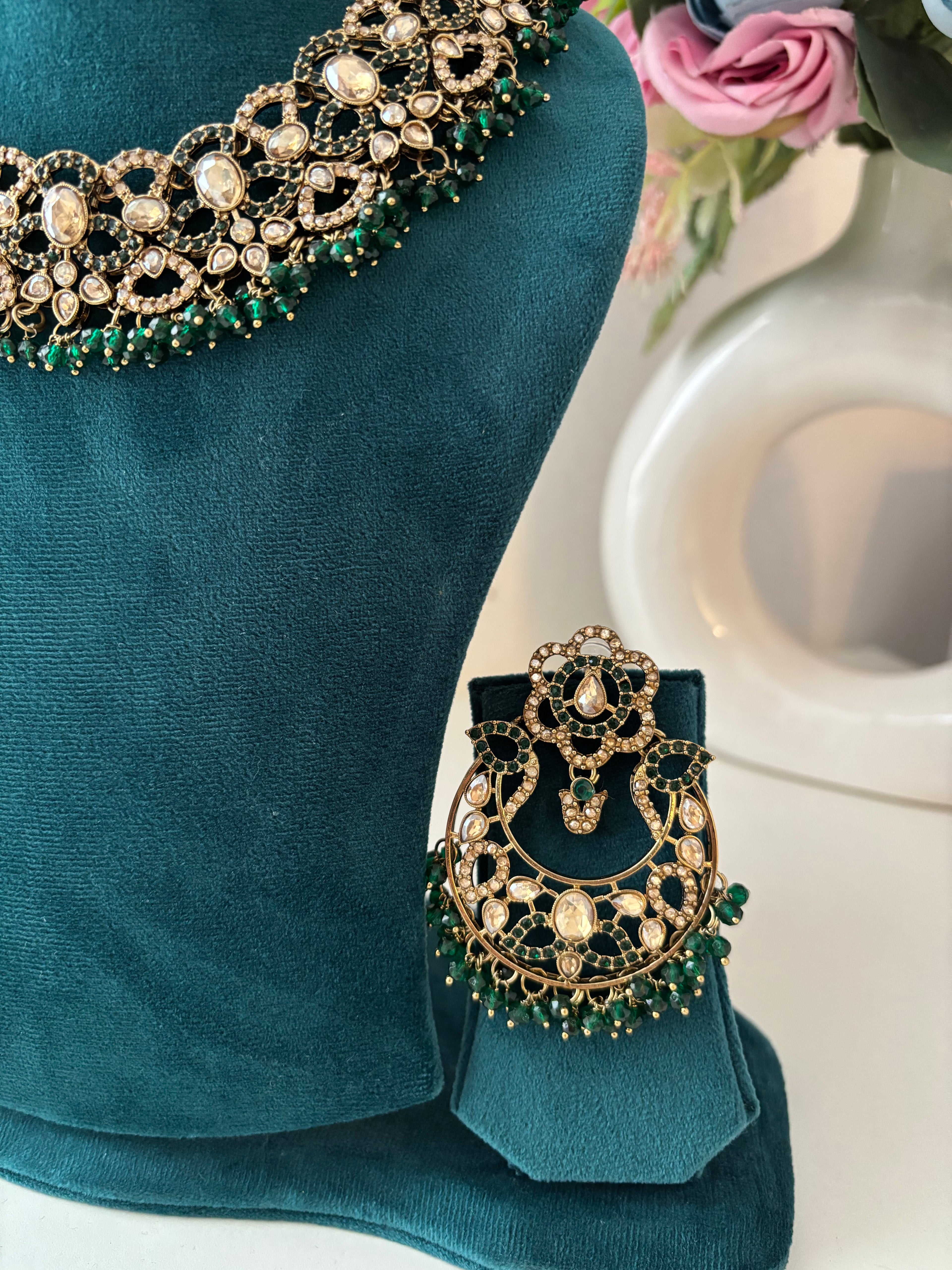 Navida Classy Necklace With Mang Tikka & Chandbali Earrings (Emerald)