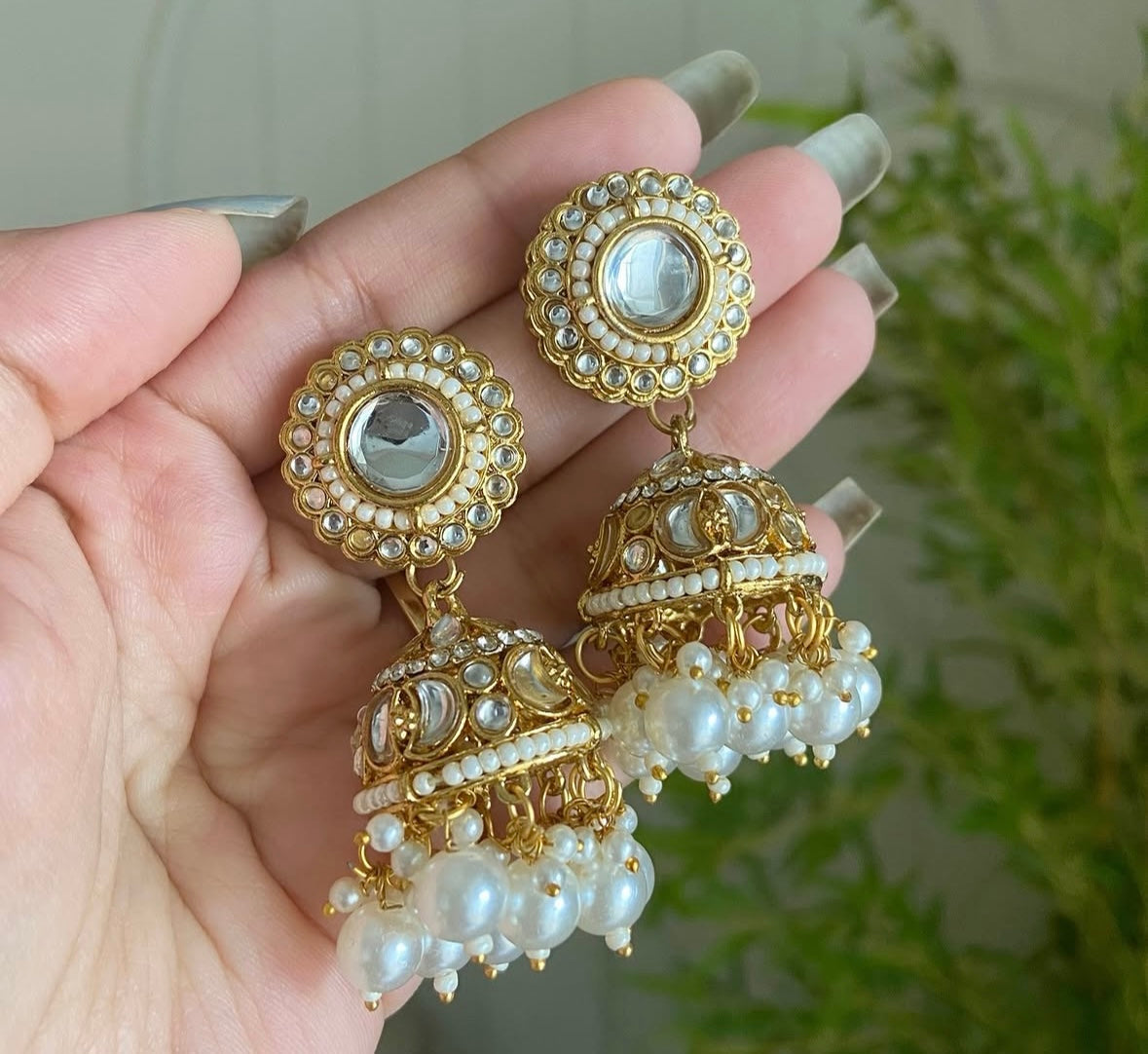 Classy Kundan Choker Set With Mang Tikka & Jhumkas