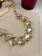 Sleek Kundan Necklace With Stud