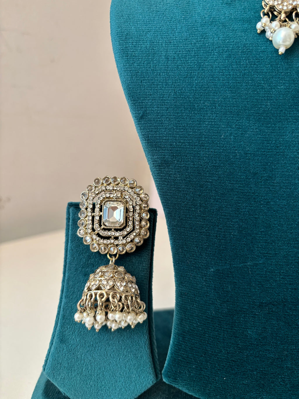 Zoya Layer Necklace With Mang Tikka & Jhumkas